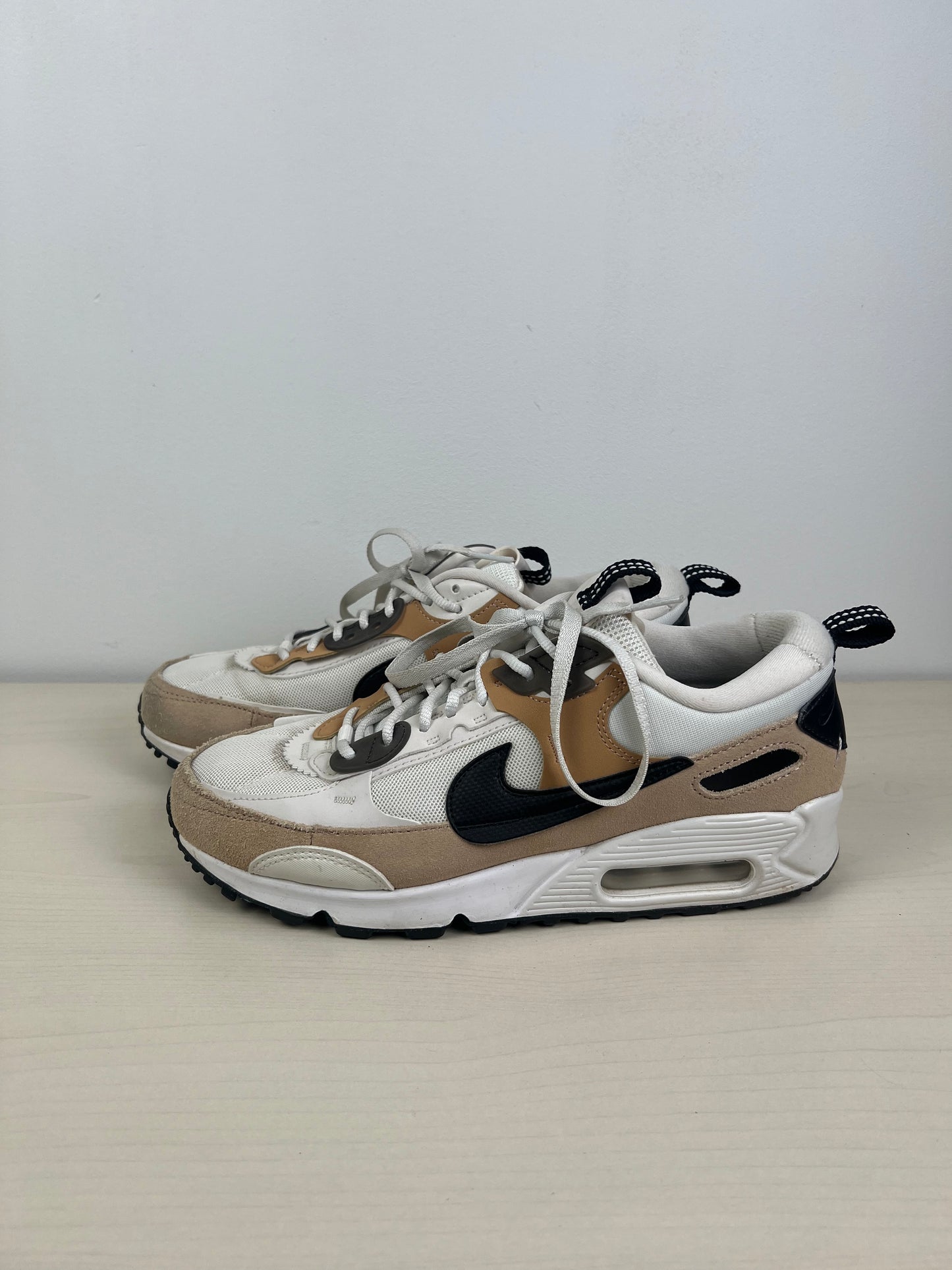 Shoes Athletic By Nike  Size: 8.5