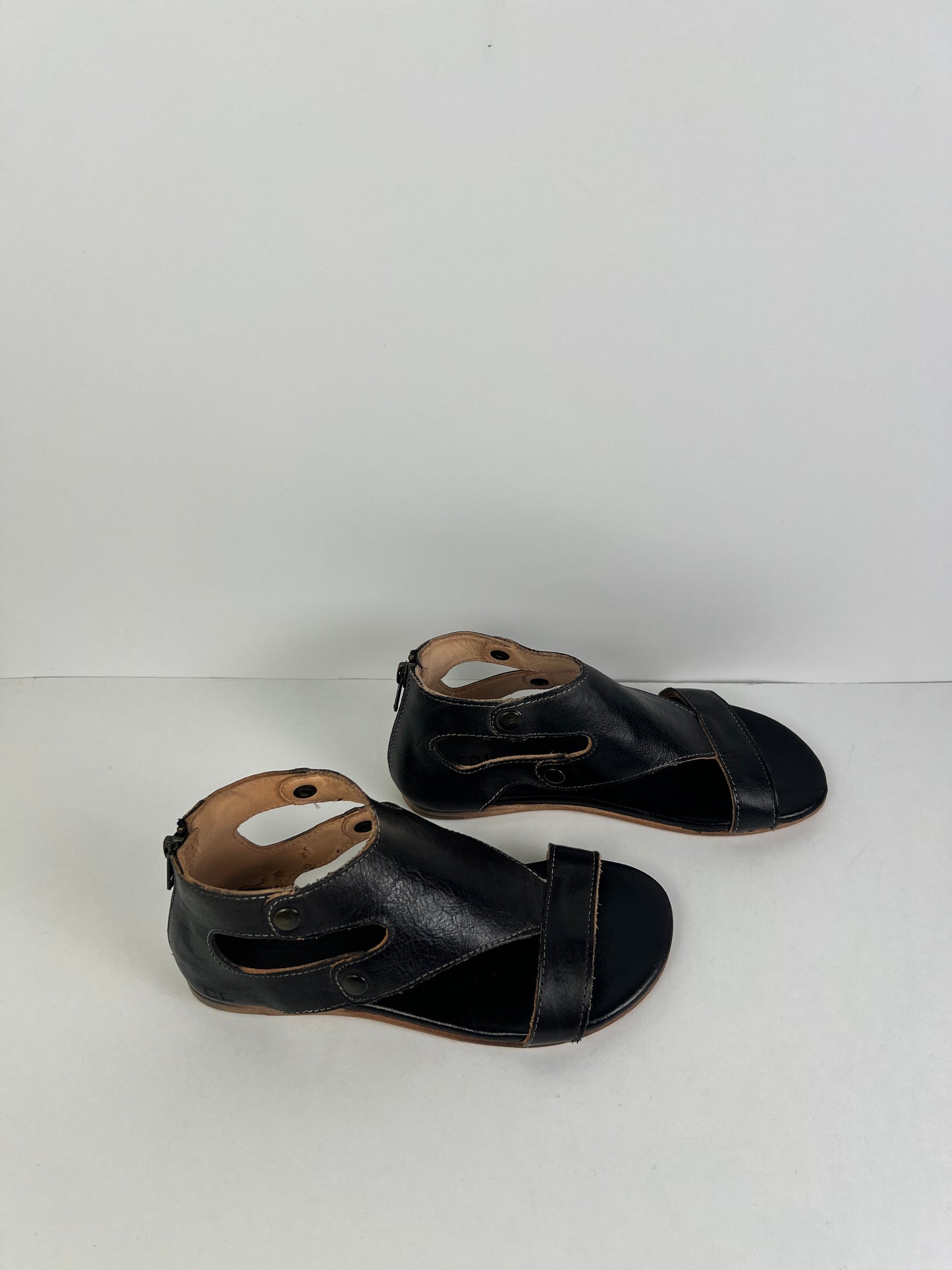 Sandals Flats By Bed Stu  Size: 6
