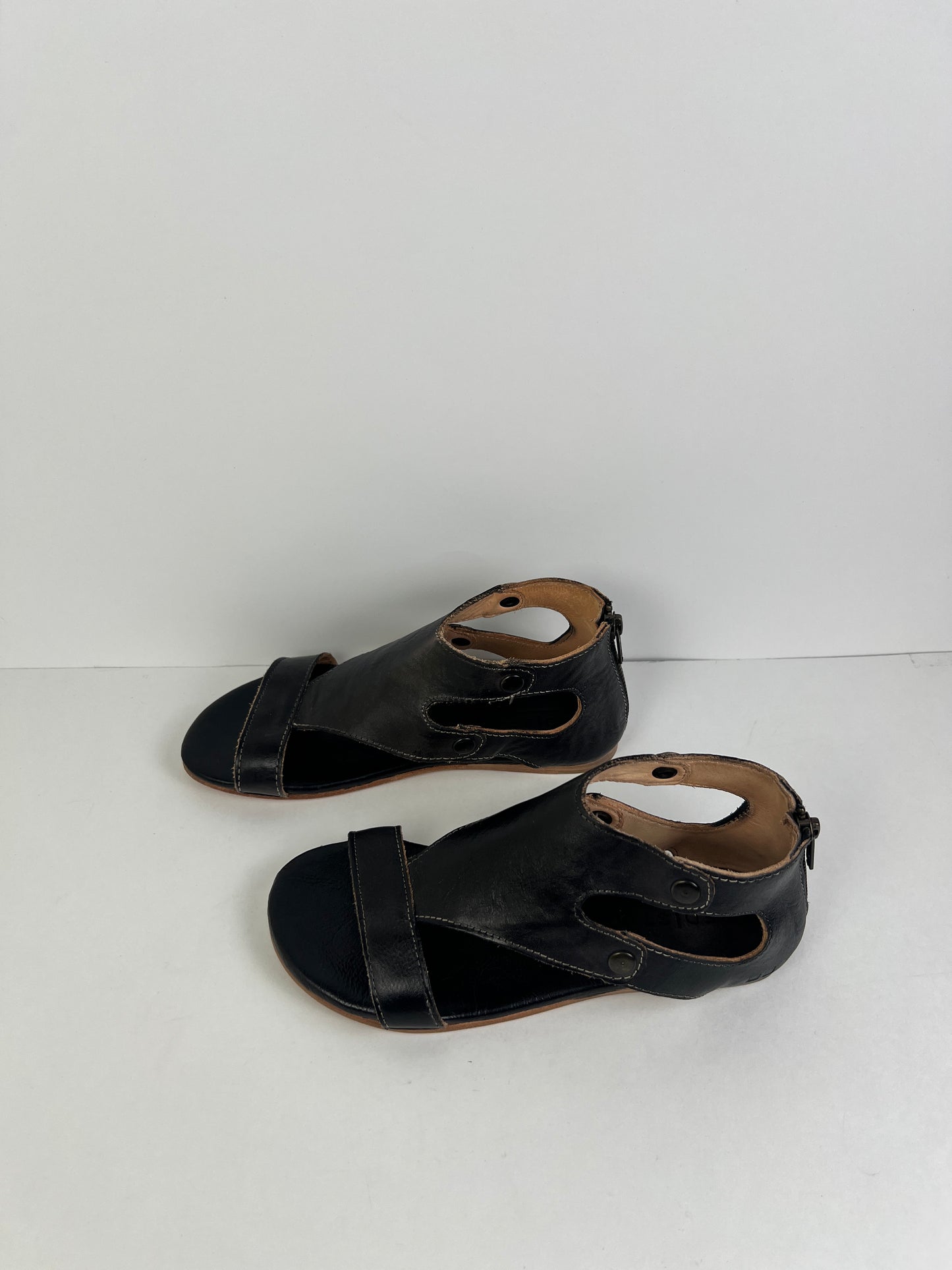 Sandals Flats By Bed Stu  Size: 6