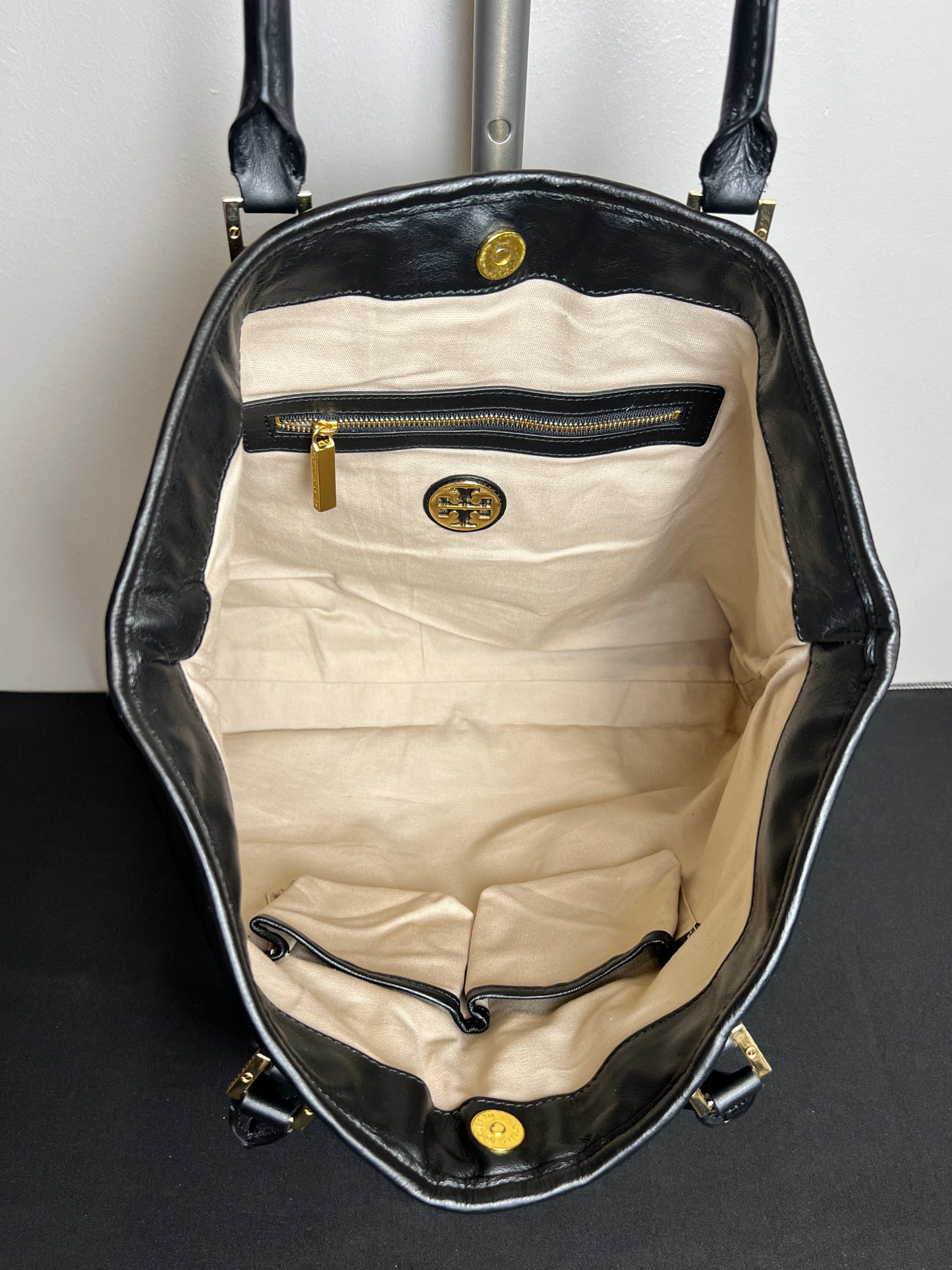 Handbag Designer By Tory Burch  Size: Large