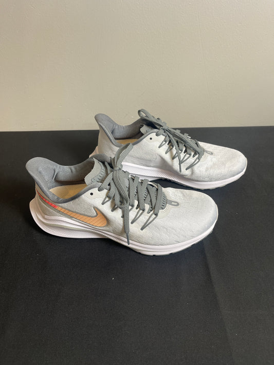 Shoes Athletic By Nike  Size: 5.5