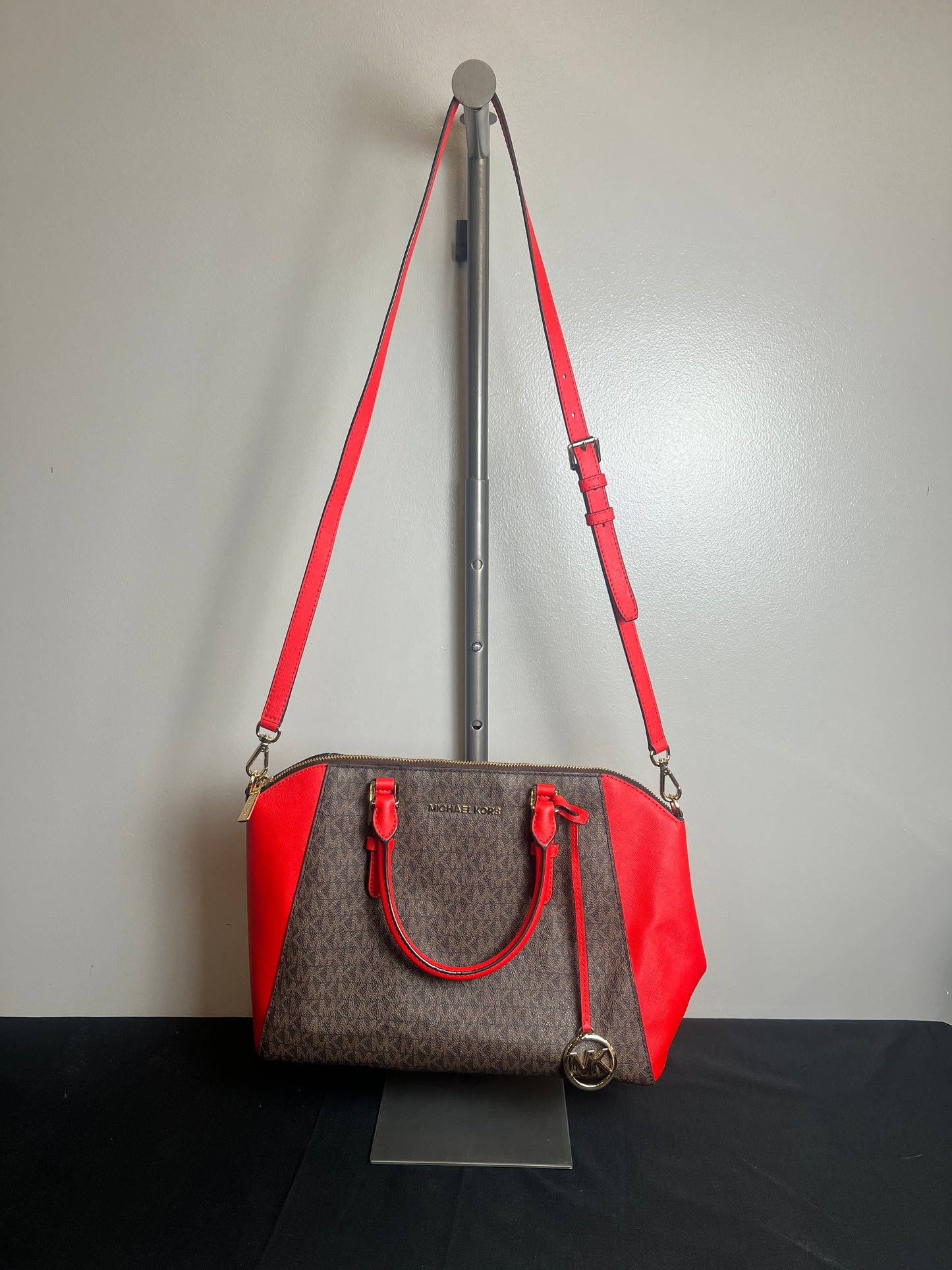 Handbag Designer By Michael Kors Size: Large