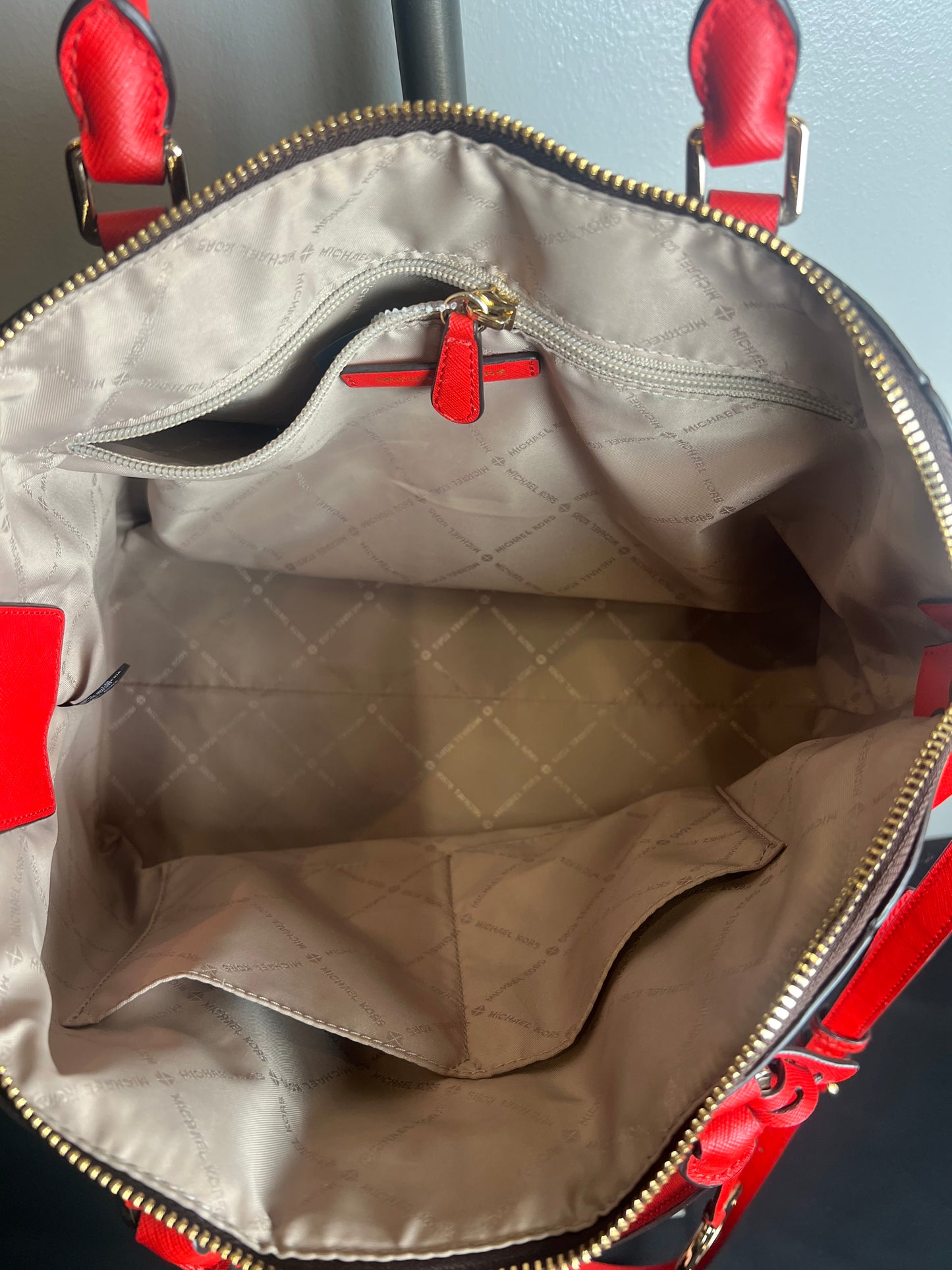 Handbag Designer By Michael Kors Size: Large