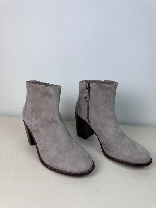 Boots Ankle Heels By Cma In Grey, Size: 8.5