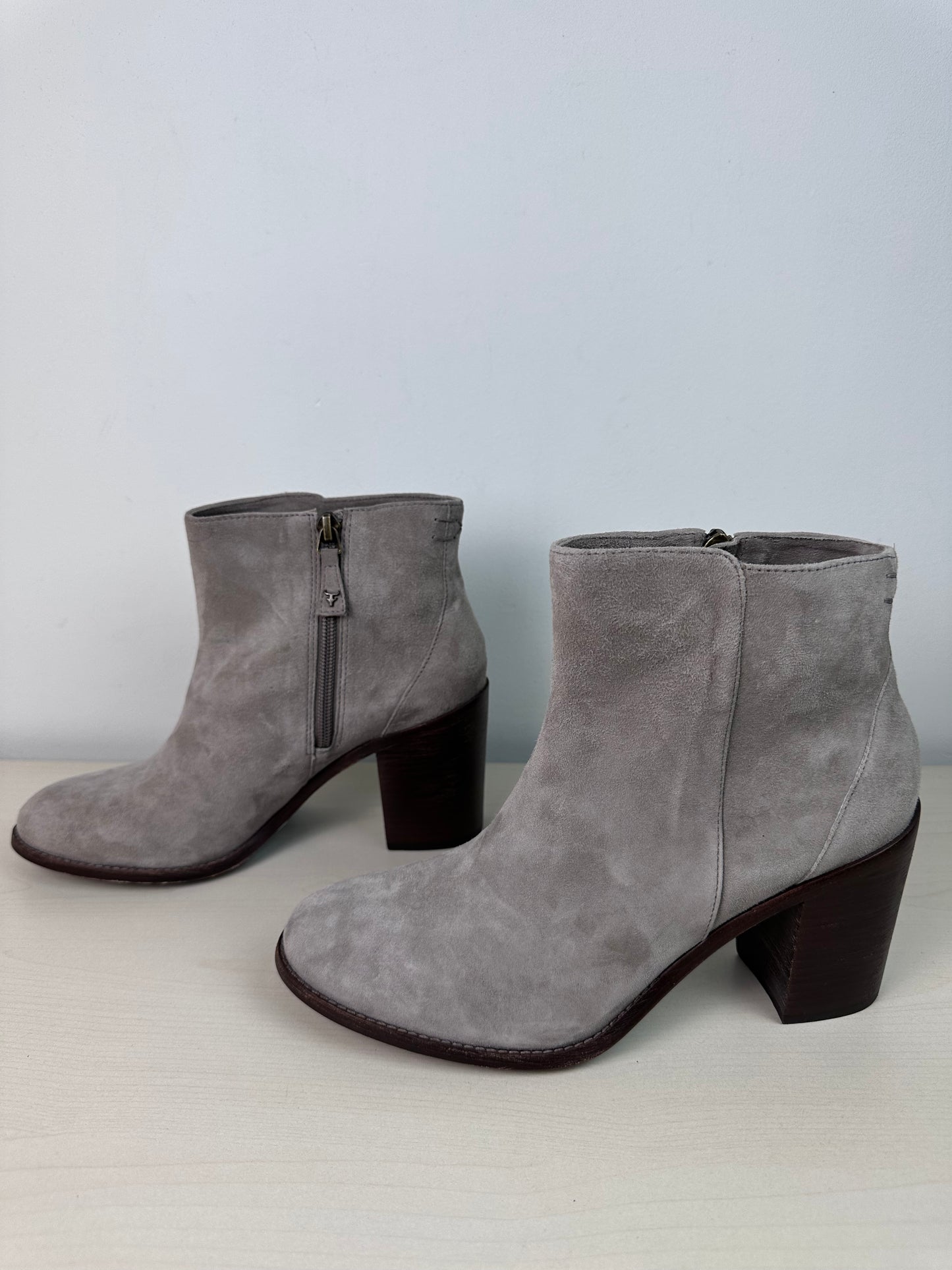 Boots Ankle Heels By Cma In Grey, Size: 8.5