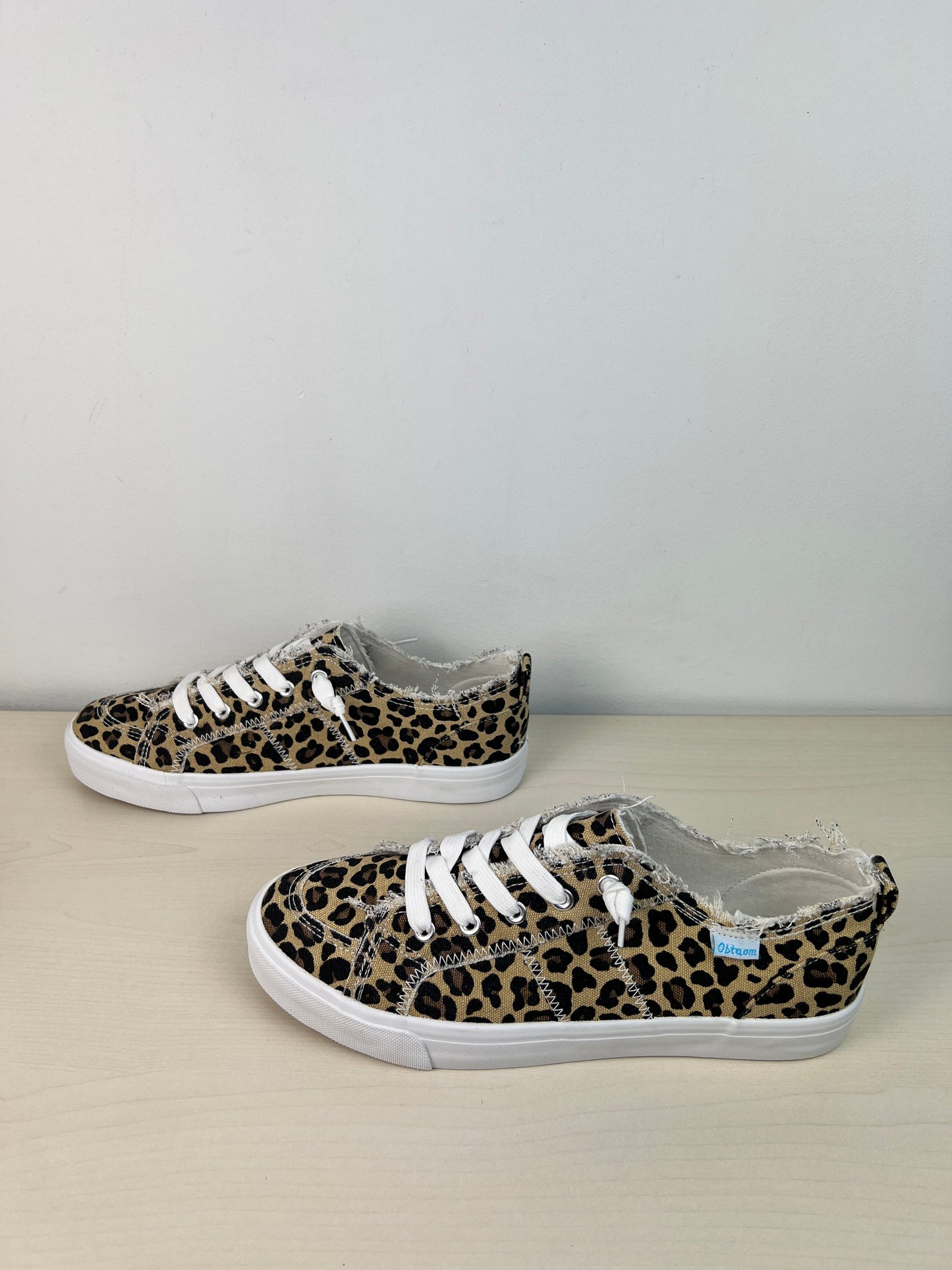 Shoes Sneakers By Clothes Mentor In Animal Print, Size: 11