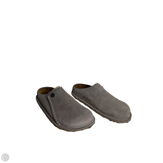 Shoes Flats By Birkenstock In Grey, Size: 7