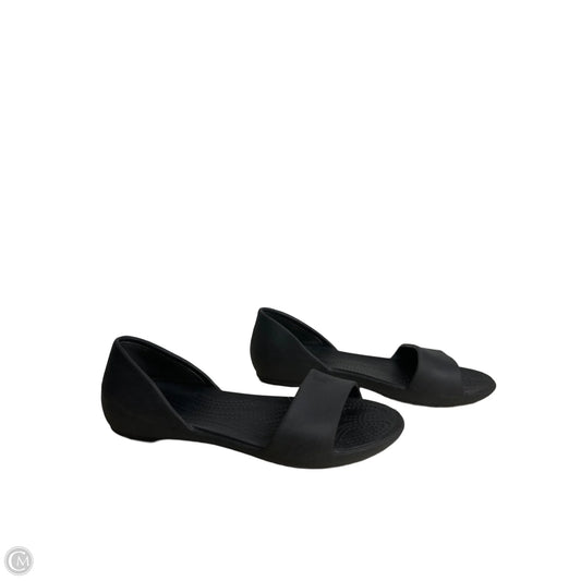 Shoes Flats By Crocs In Black, Size: 8