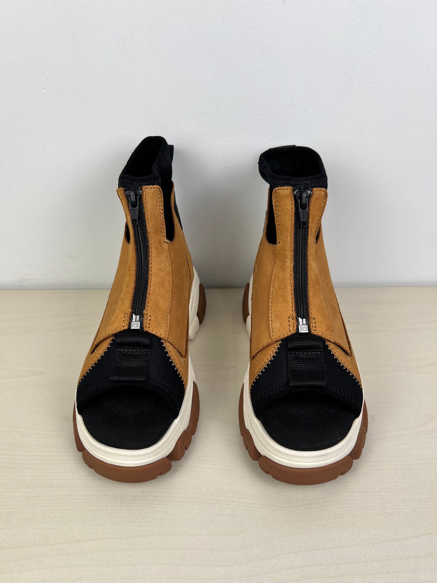 Black & Brown Sandals Sport Timberland, Size 5.5