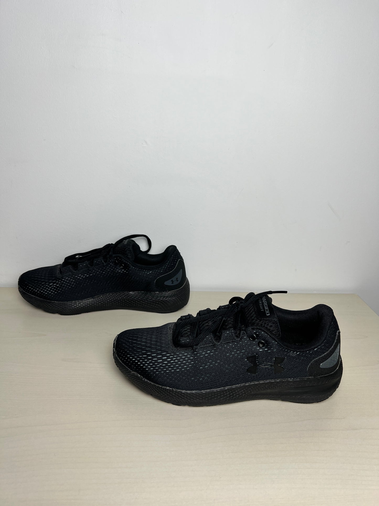 Shoes Athletic By Under Armour In Black, Size: 6.5