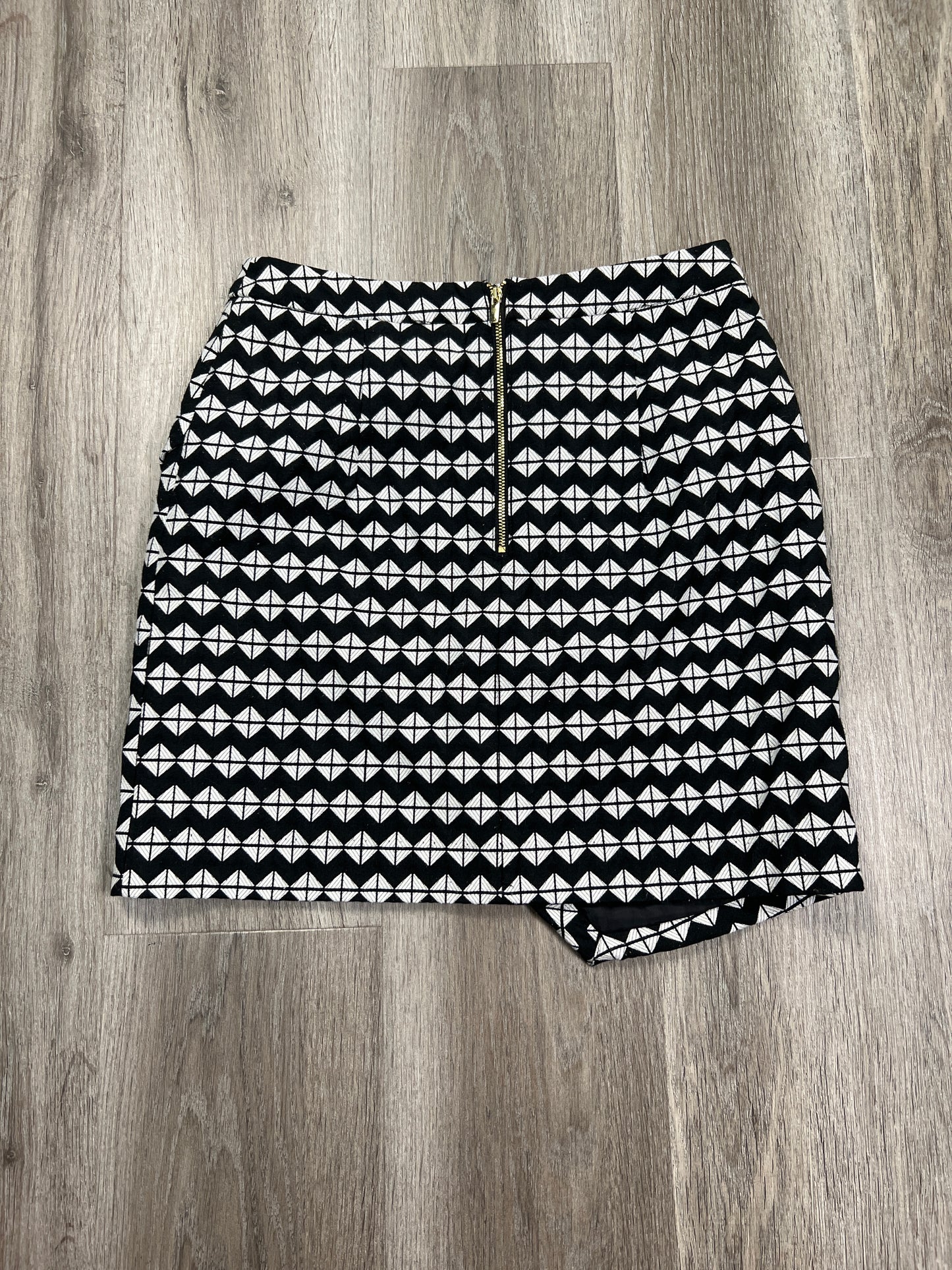 Skirt Mini & Short By H&m In Black & White, Size: M