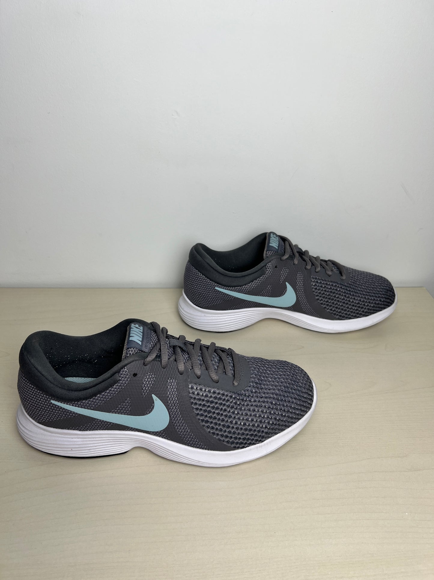 Shoes Athletic By Nike In Blue & Grey, Size: 9.5