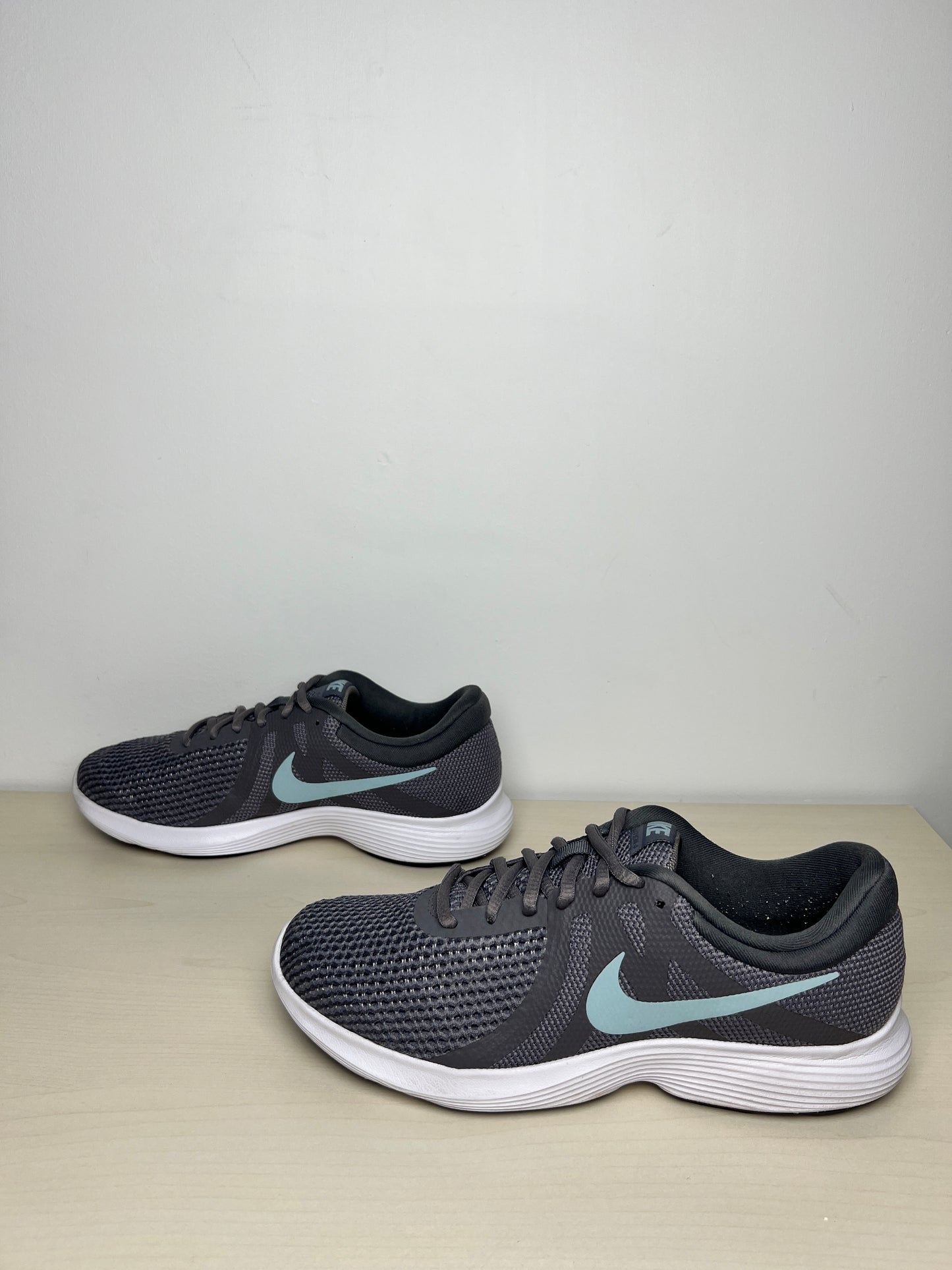 Shoes Athletic By Nike In Blue & Grey, Size: 9.5