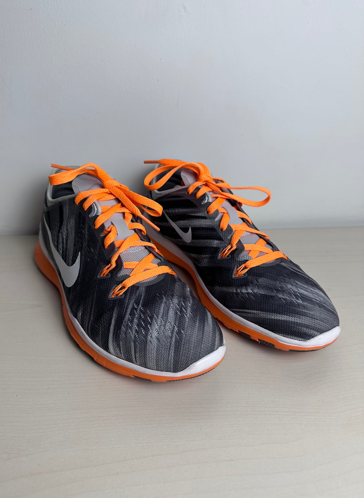 Shoes Athletic By Nike In Grey & Orange, Size: 6.5