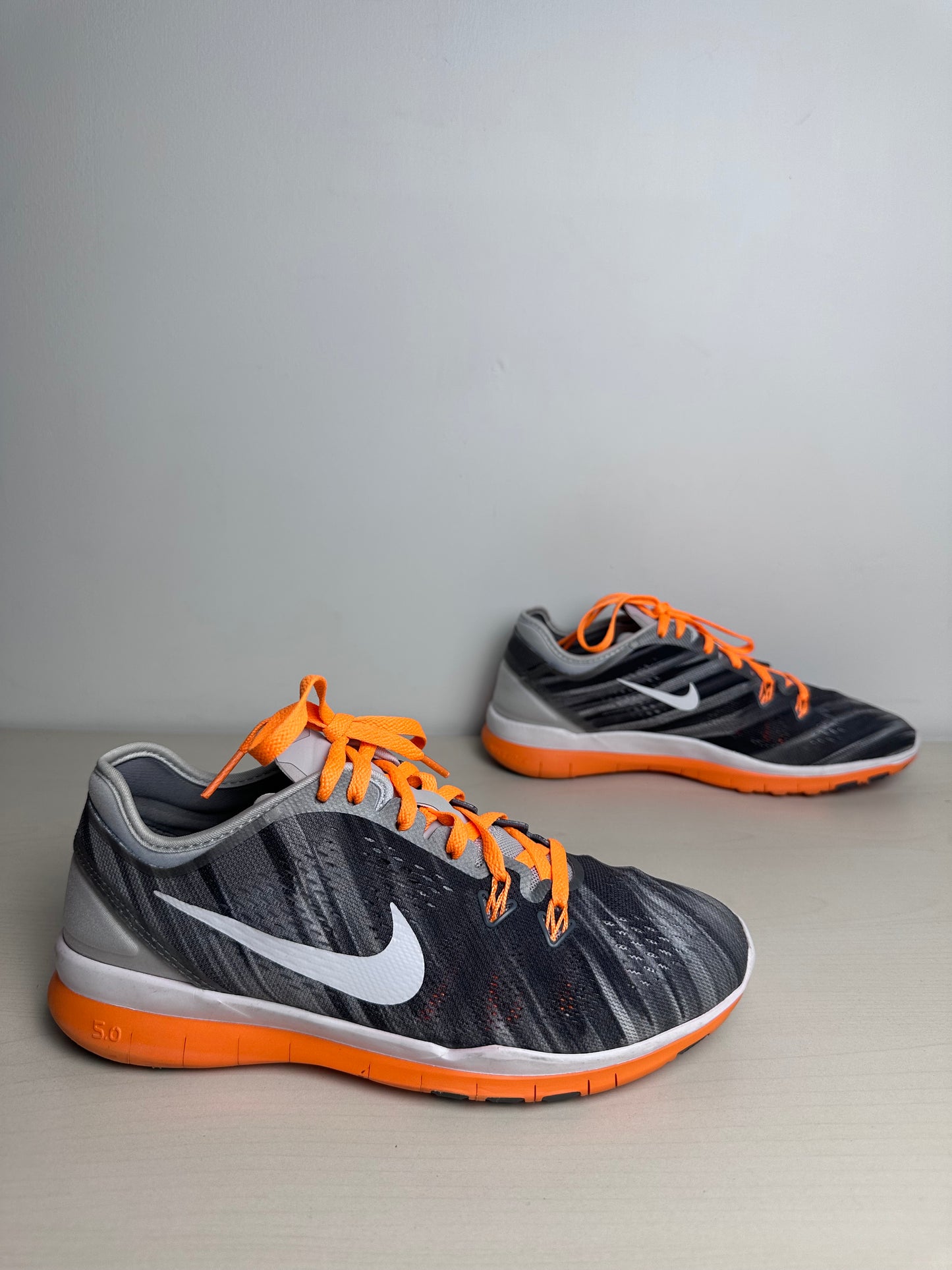 Shoes Athletic By Nike In Grey & Orange, Size: 6.5