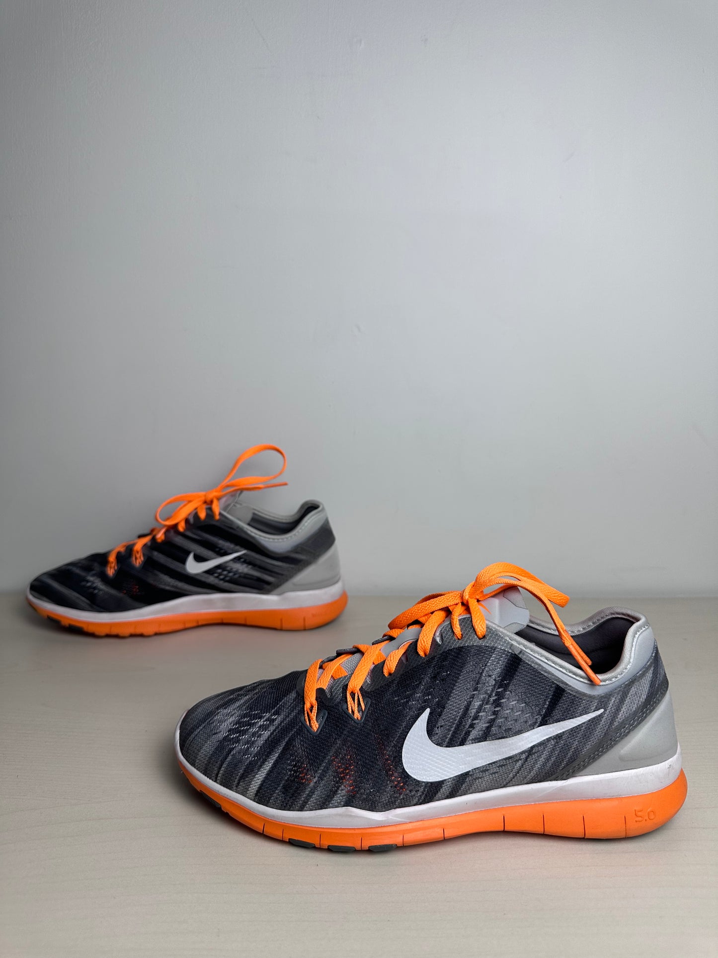 Shoes Athletic By Nike In Grey & Orange, Size: 6.5