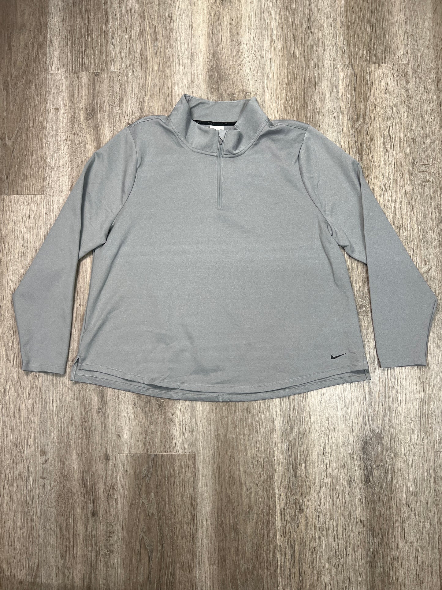 Athletic Top Long Sleeve Collar By Nike Apparel In Grey, Size: 1x