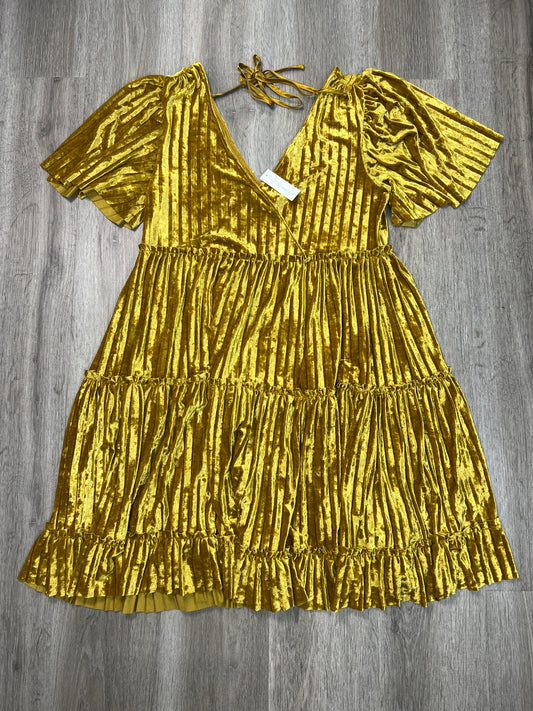 Dress Casual Short By New York And Co In Yellow, Size: L