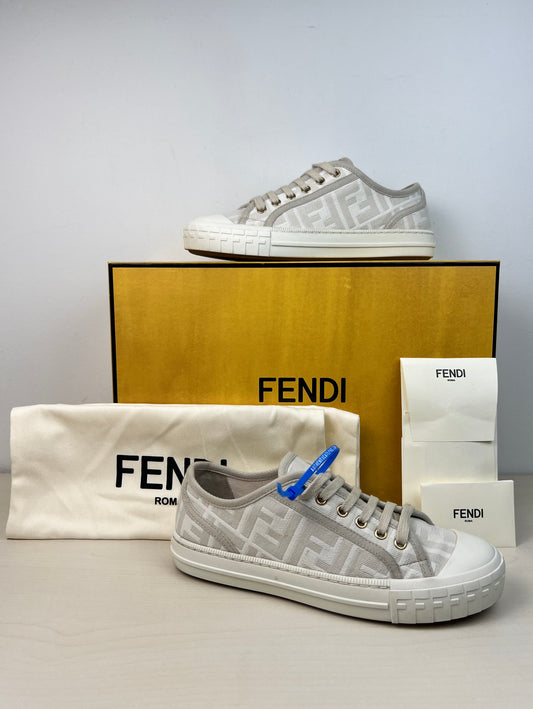 Shoes Luxury Designer By Fendi In White, Size: 5.5