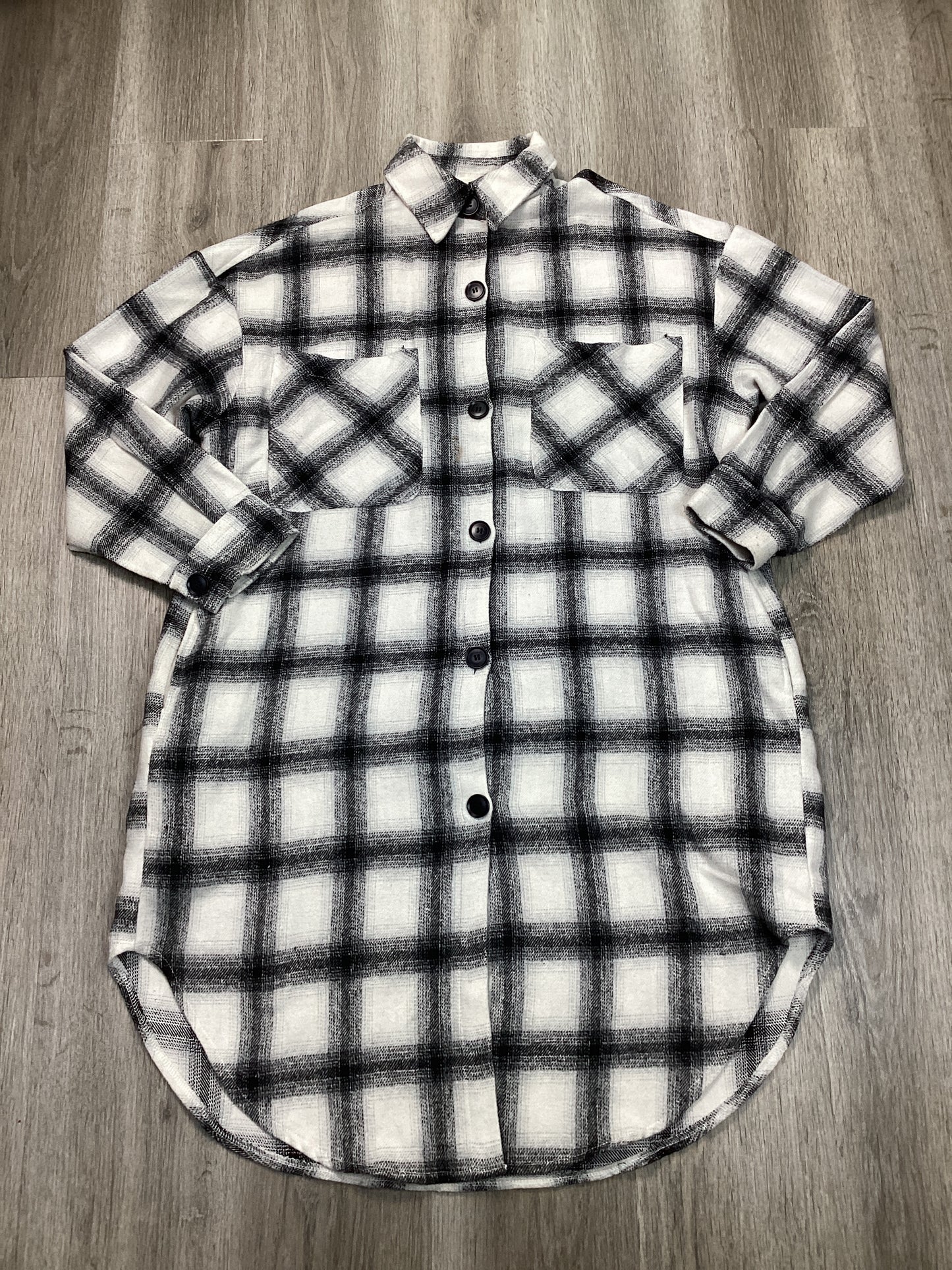 Jacket Shirt By Clothes Mentor In Plaid Pattern, Size: S