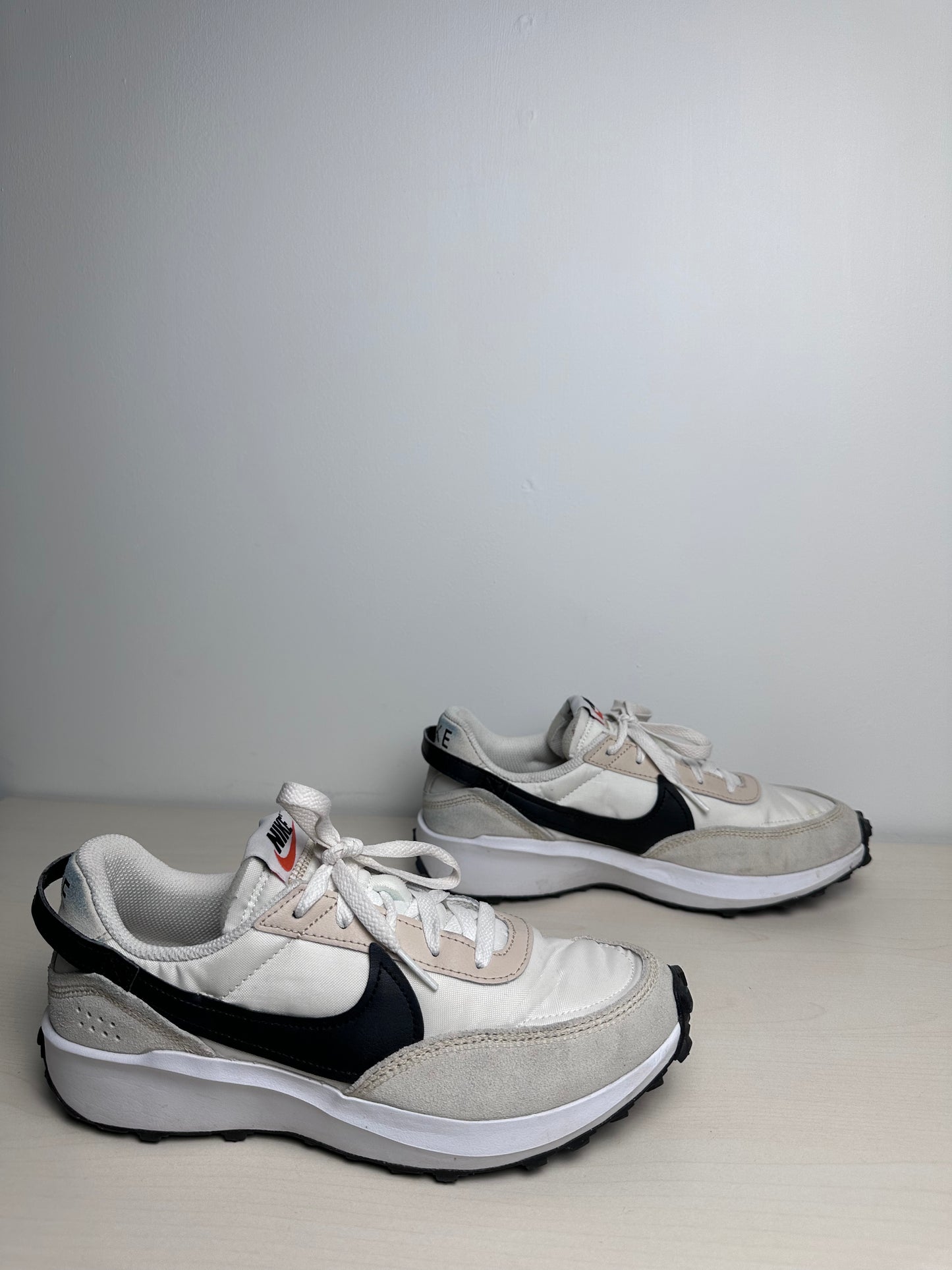 Shoes Sneakers By Nike In White, Size: 8