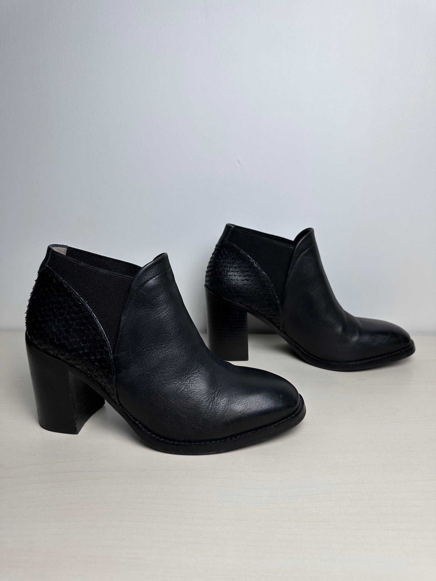 Boots Ankle Heels By Johnston & Murphy In Black, Size: 8.5