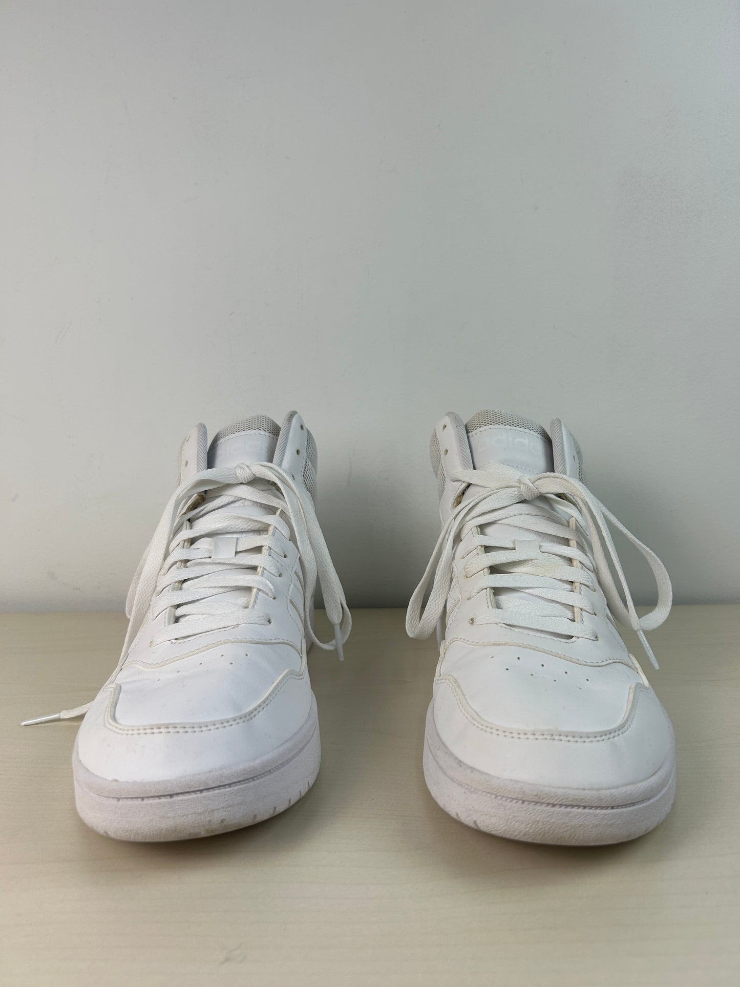 Shoes Sneakers By Adidas In White, Size: 10