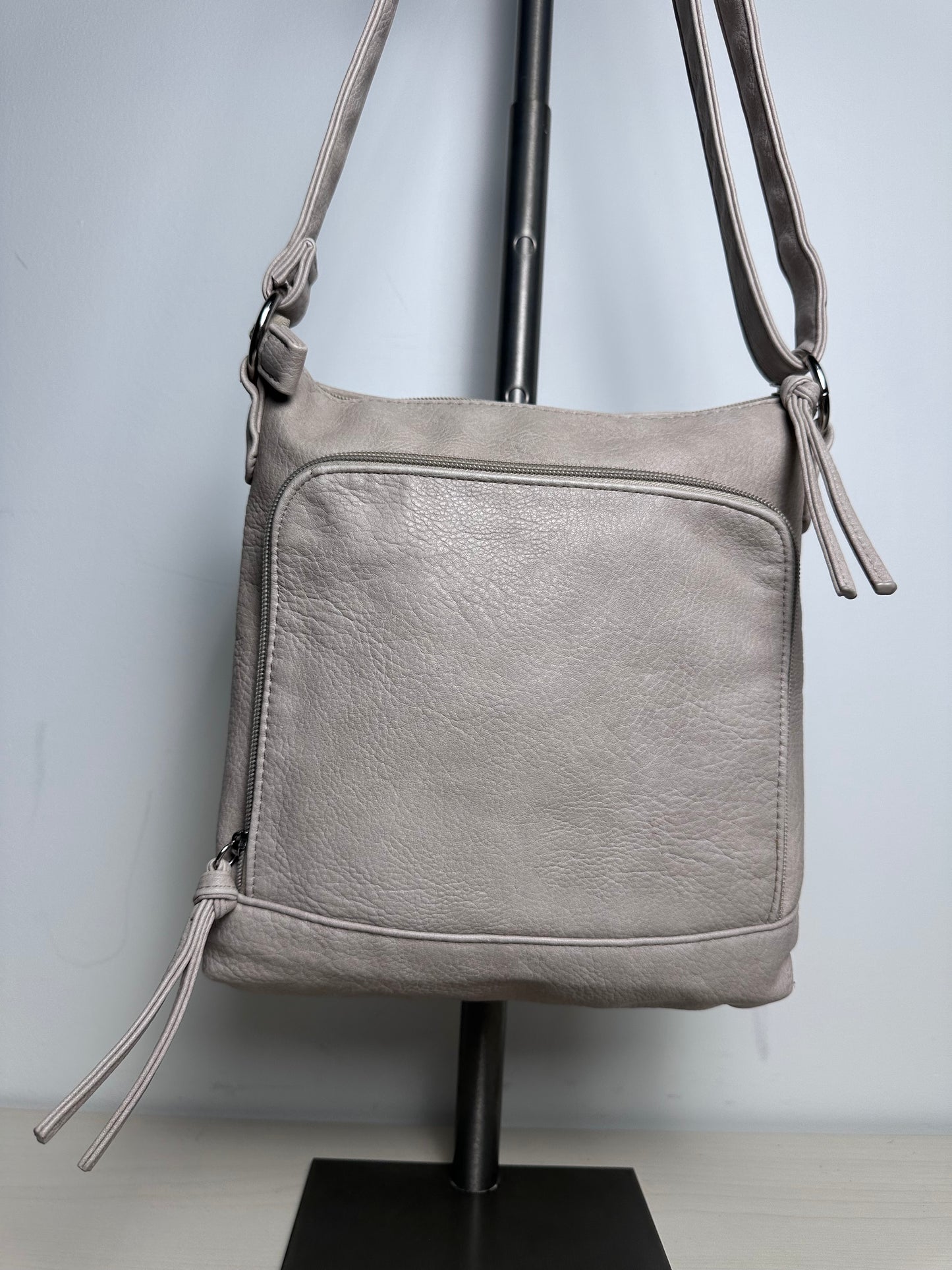 Crossbody By Bueno, Size: Medium