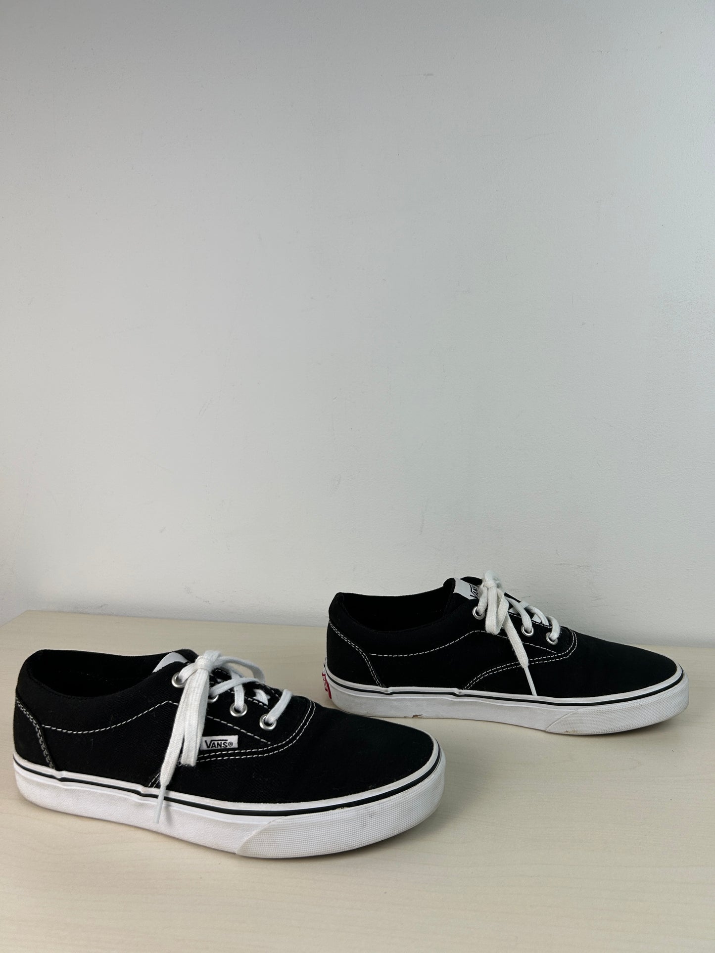 Shoes Sneakers By Vans In Black, Size: 8.5