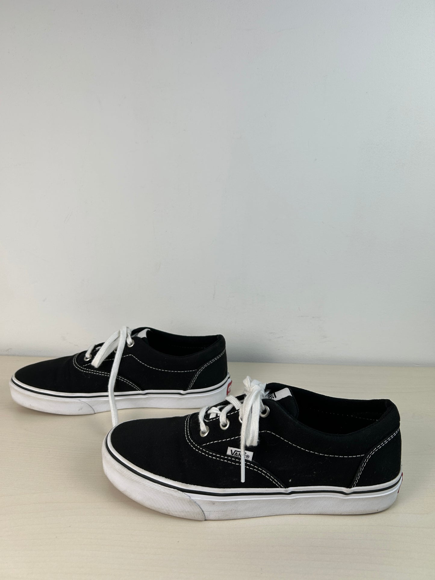 Shoes Sneakers By Vans In Black, Size: 8.5