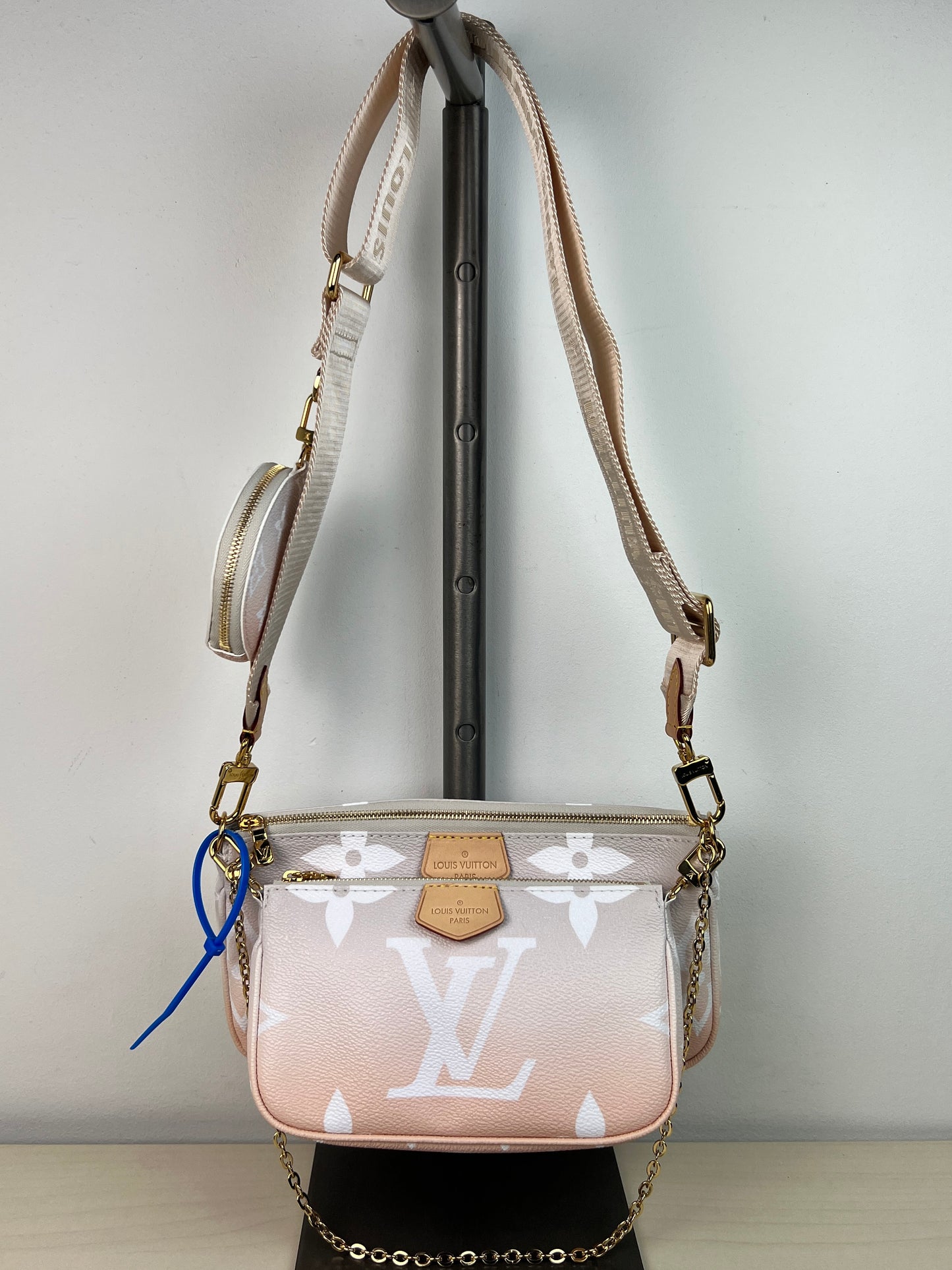 Crossbody Luxury Designer By Louis Vuitton, Size: Medium