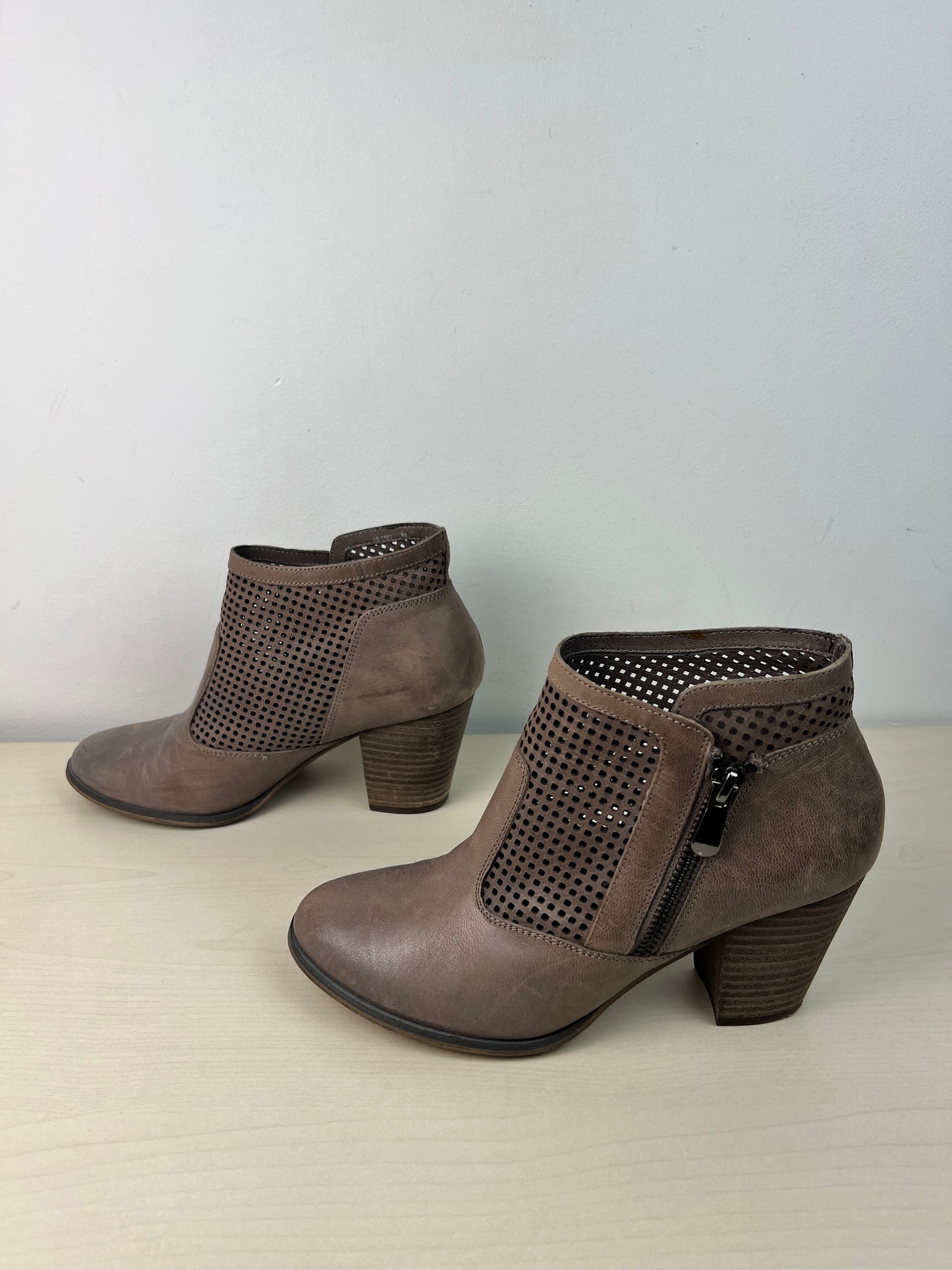 Boots Ankle Heels By Bella Vita In Grey, Size: 8