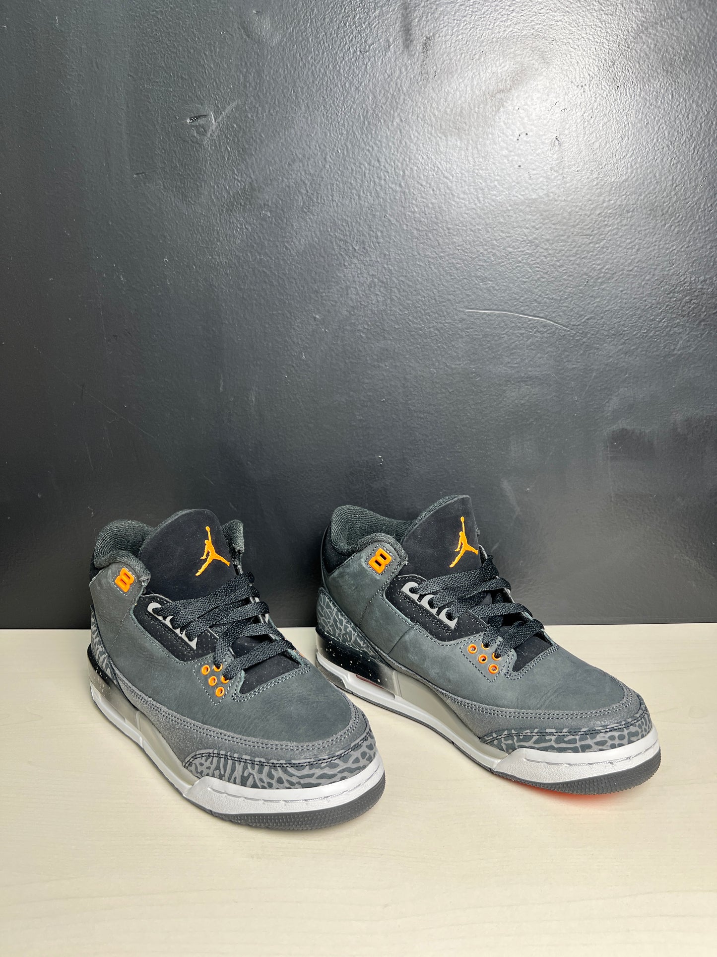 Shoes Sneakers By Jordan In Grey, Size: 8