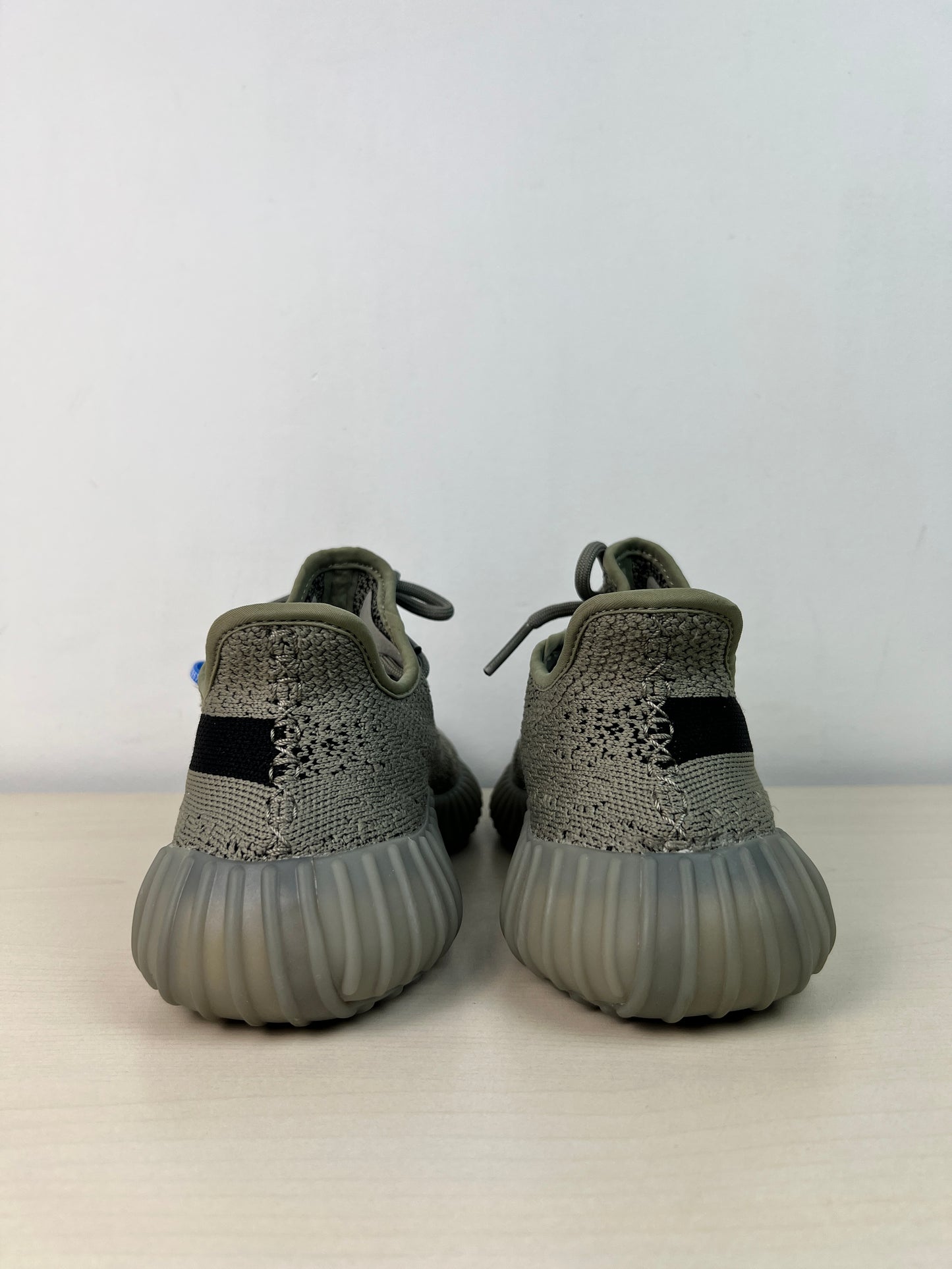 Shoes Sneakers By Yeezy In Green, Size: 7