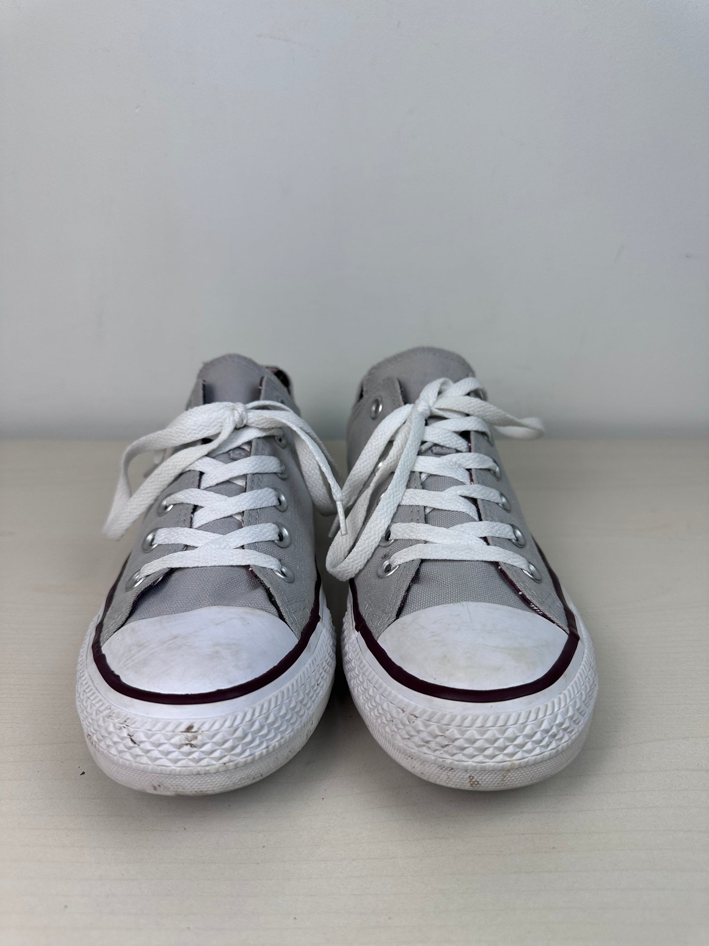 Shoes Sneakers By Converse In Grey, Size: 9