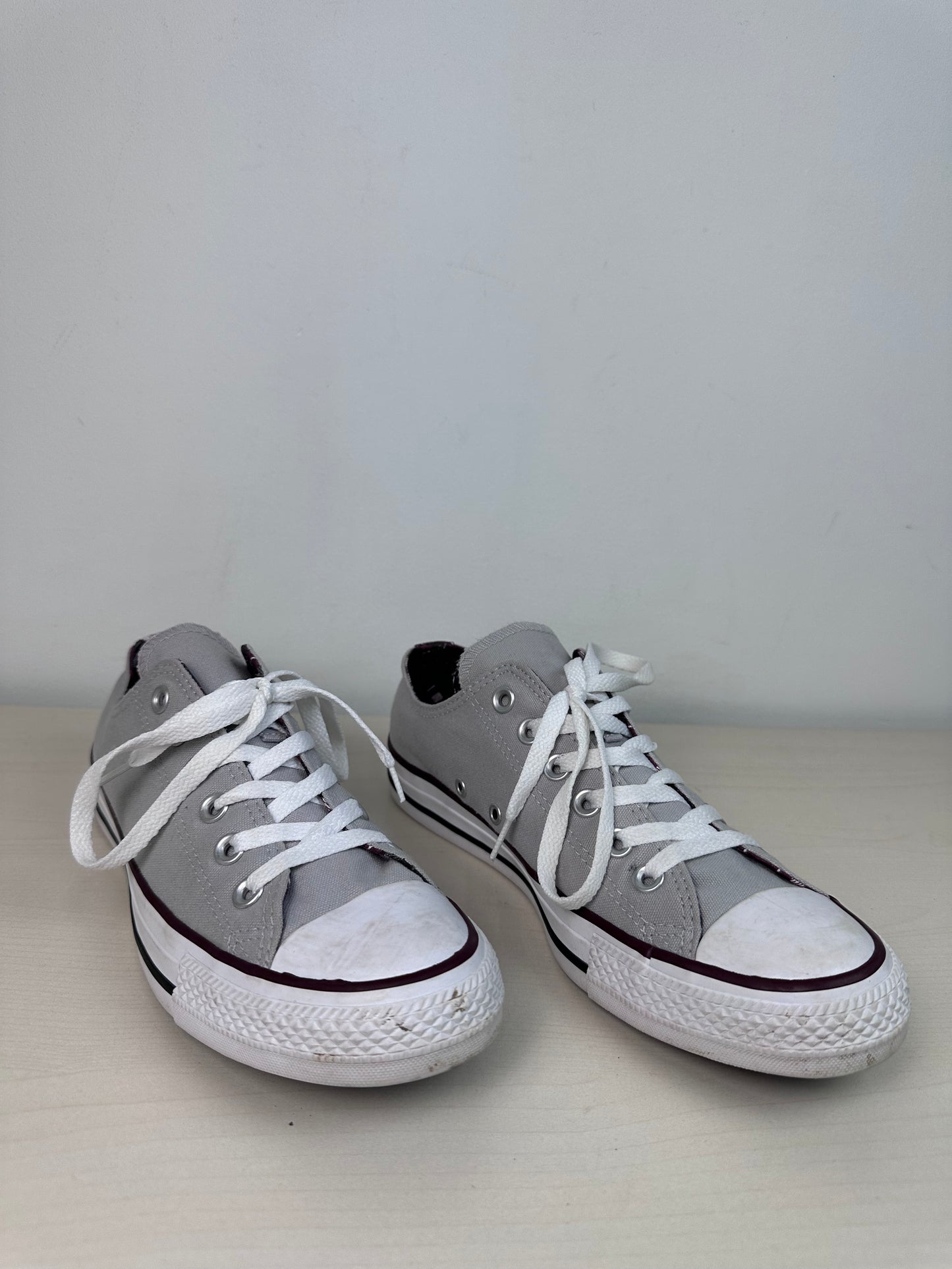 Shoes Sneakers By Converse In Grey, Size: 9