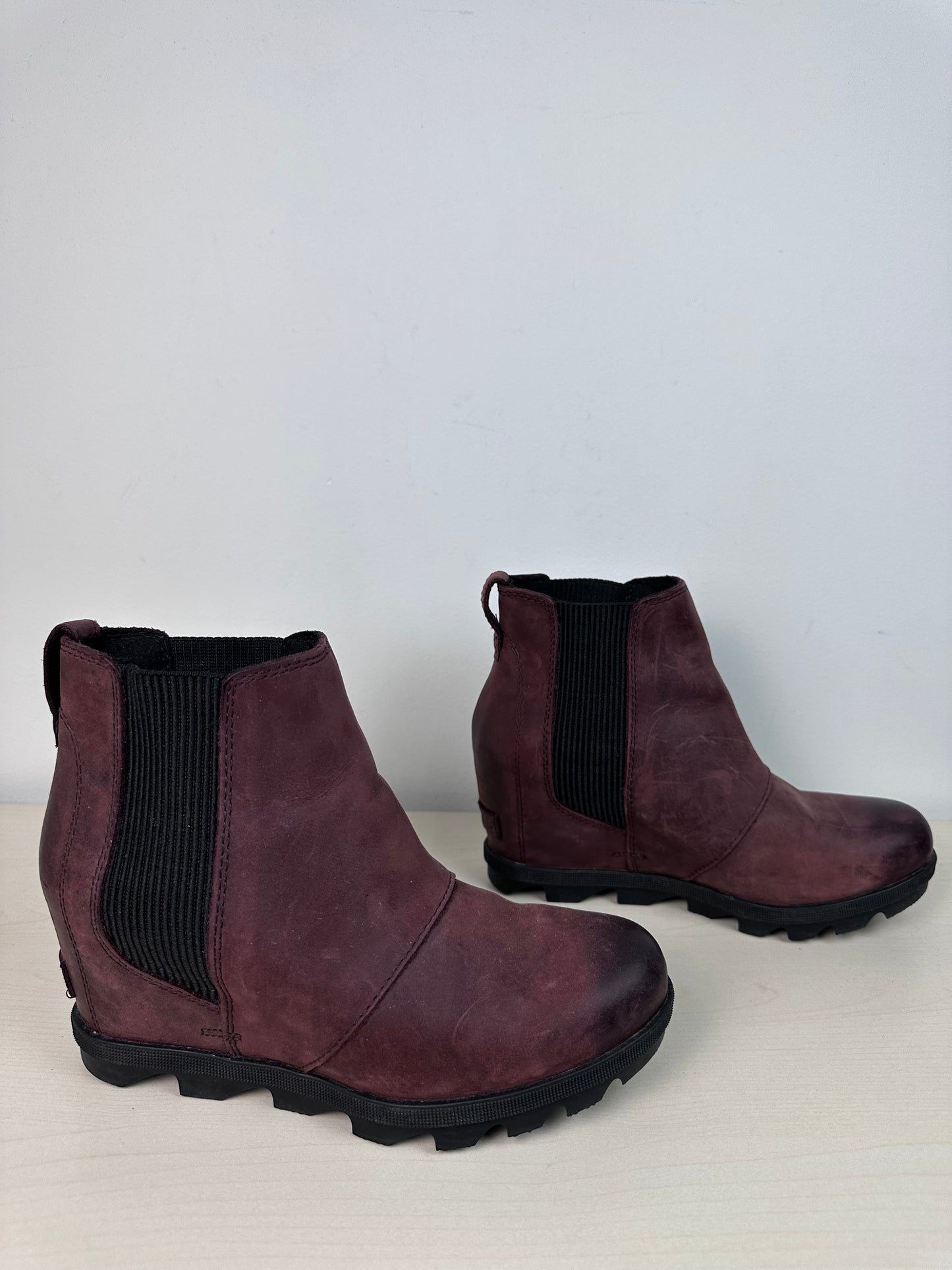 Boots Ankle Heels By Sorel In Maroon, Size: 8