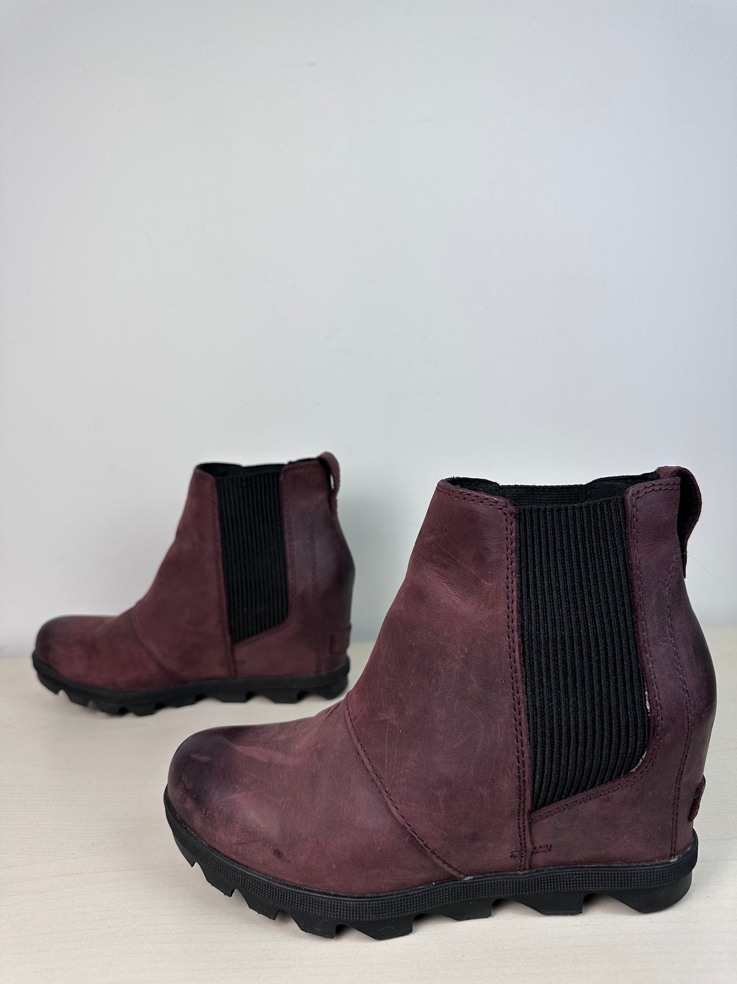 Boots Ankle Heels By Sorel In Maroon, Size: 8