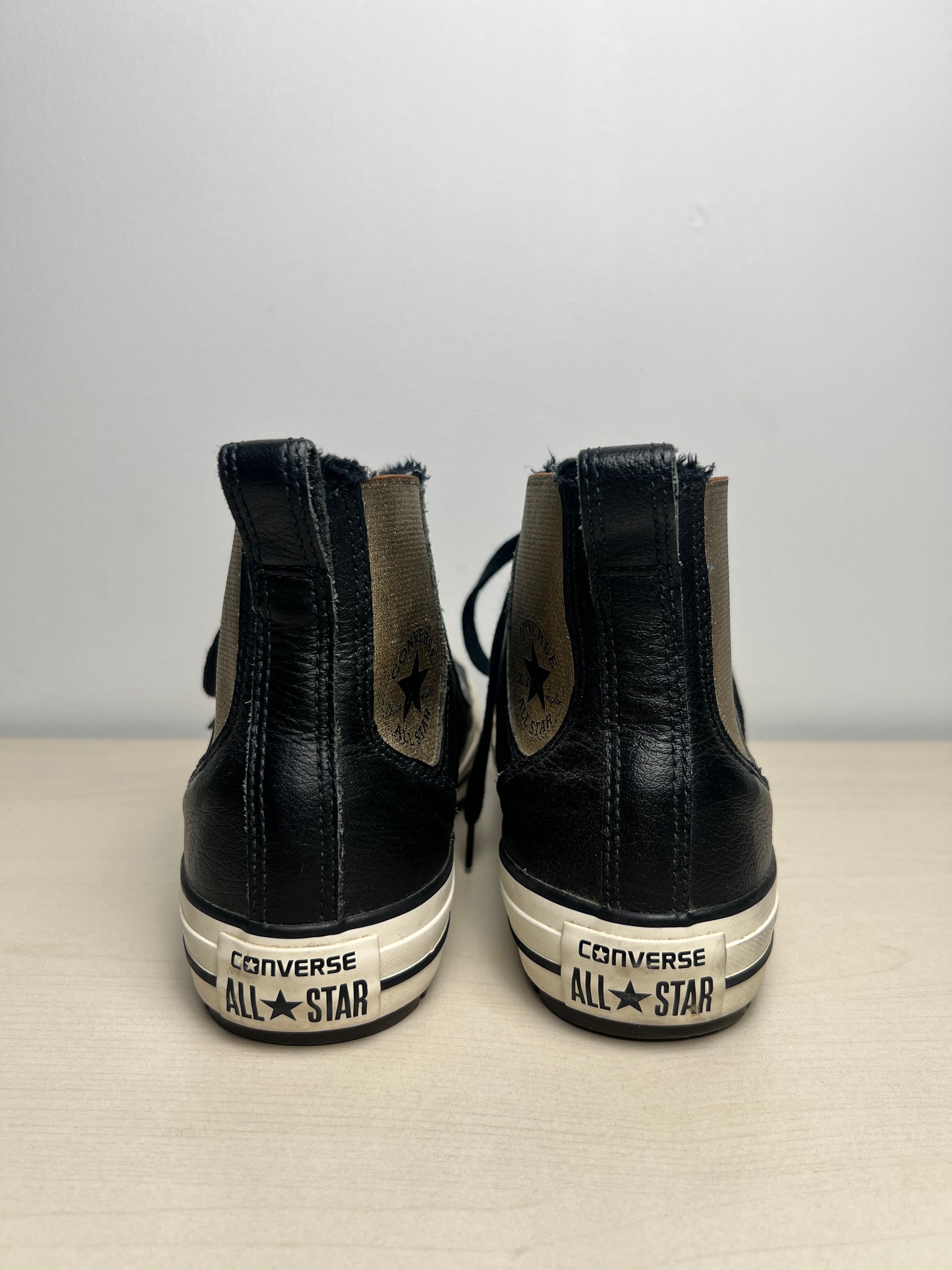 Shoes Sneakers By Converse In Black & Gold, Size: 6