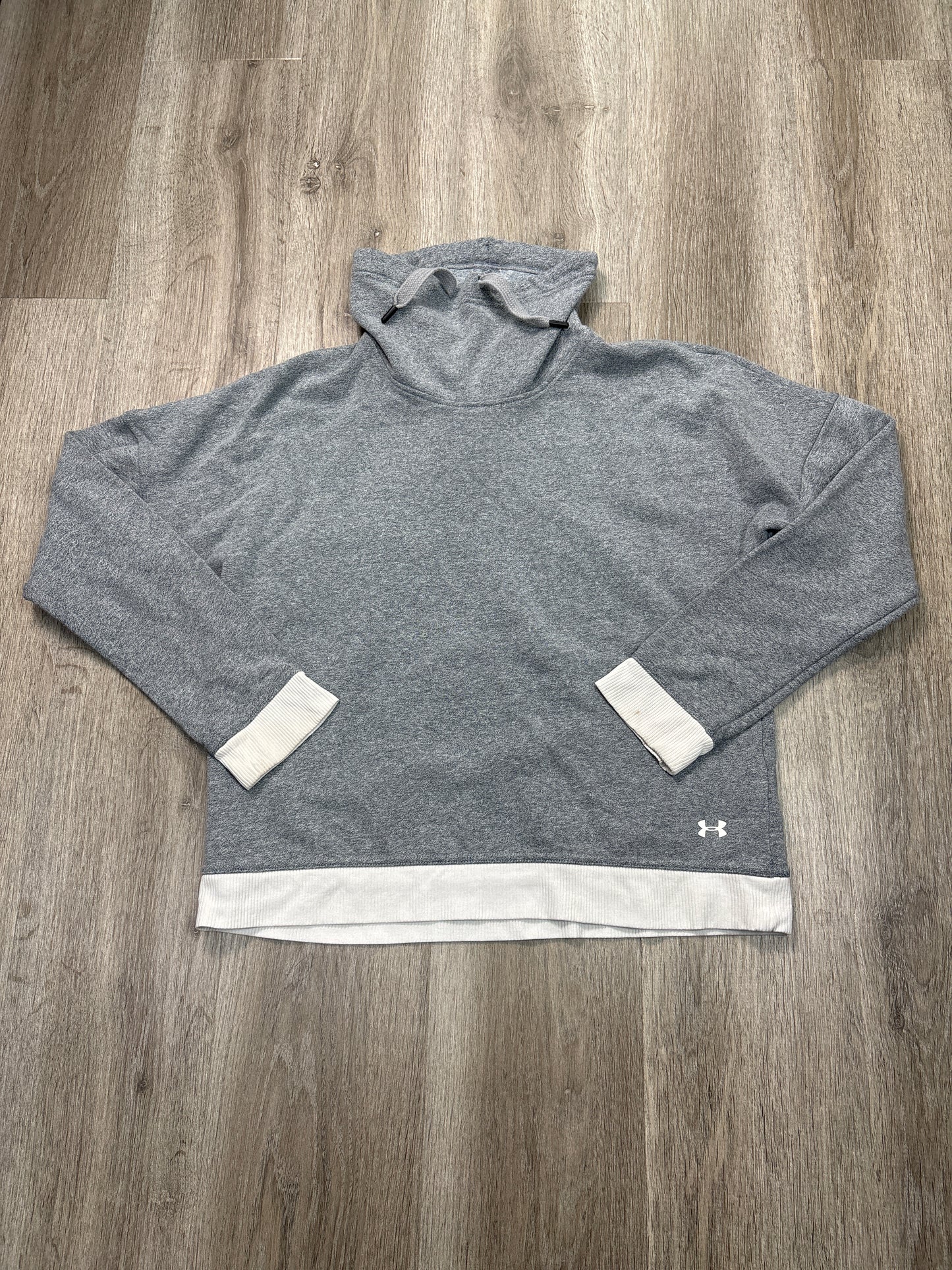 Athletic Top Long Sleeve Collar By Under Armour In Grey, Size: S