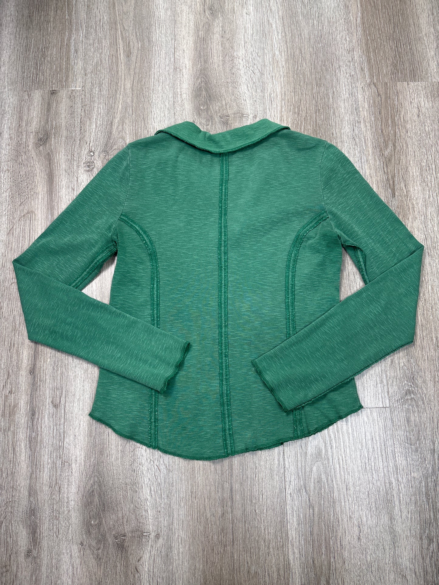 Top Long Sleeve By Pilcro In Green, Size: M