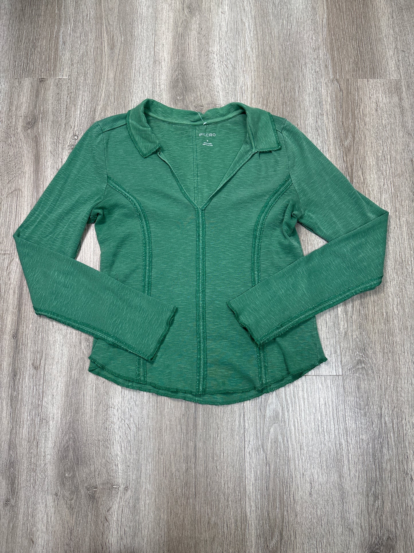 Top Long Sleeve By Pilcro In Green, Size: M