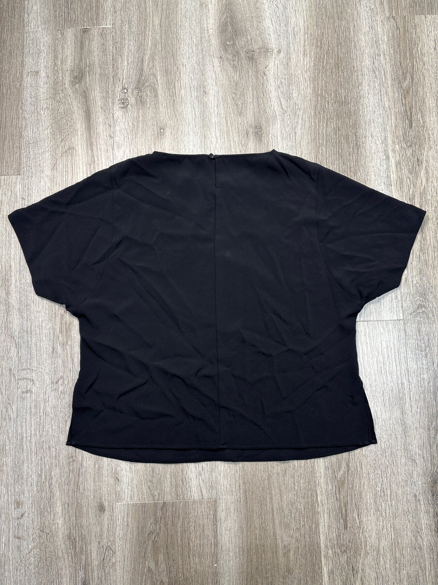 Top Short Sleeve By Uniqlo In Black, Size: Xs