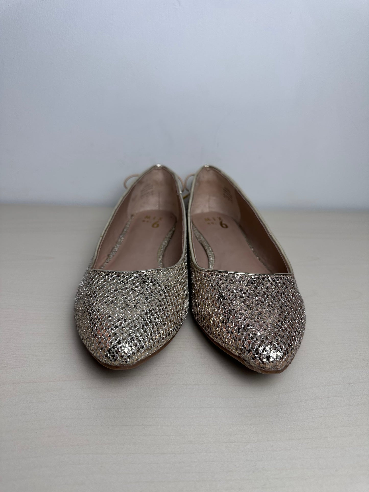 Shoes Flats By Mix No 6 In Gold, Size: 10