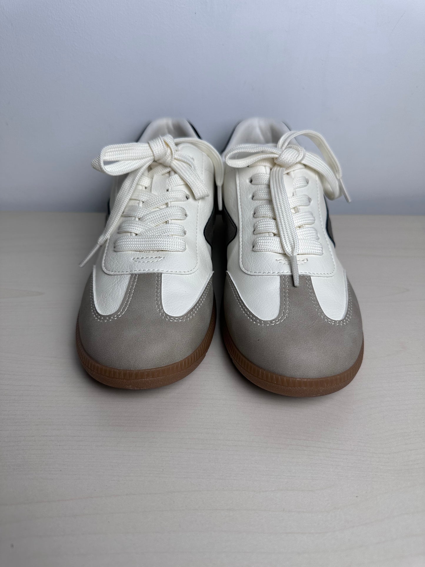 Shoes Sneakers By Dolce Vita In White, Size: 7