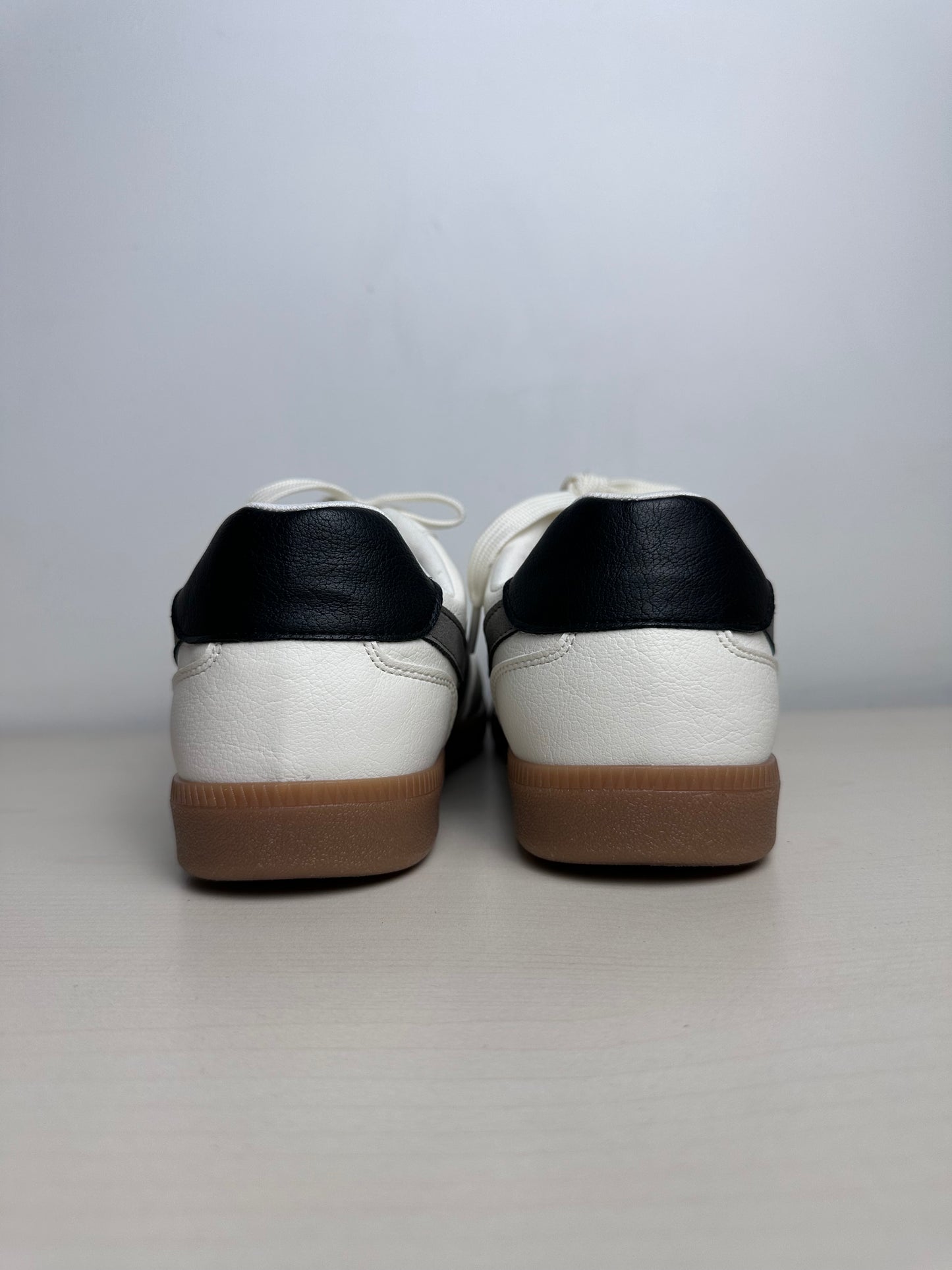 Shoes Sneakers By Dolce Vita In White, Size: 7