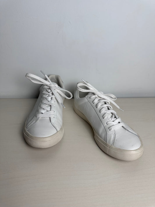 Shoes Sneakers By VEJA In White, Size: 7