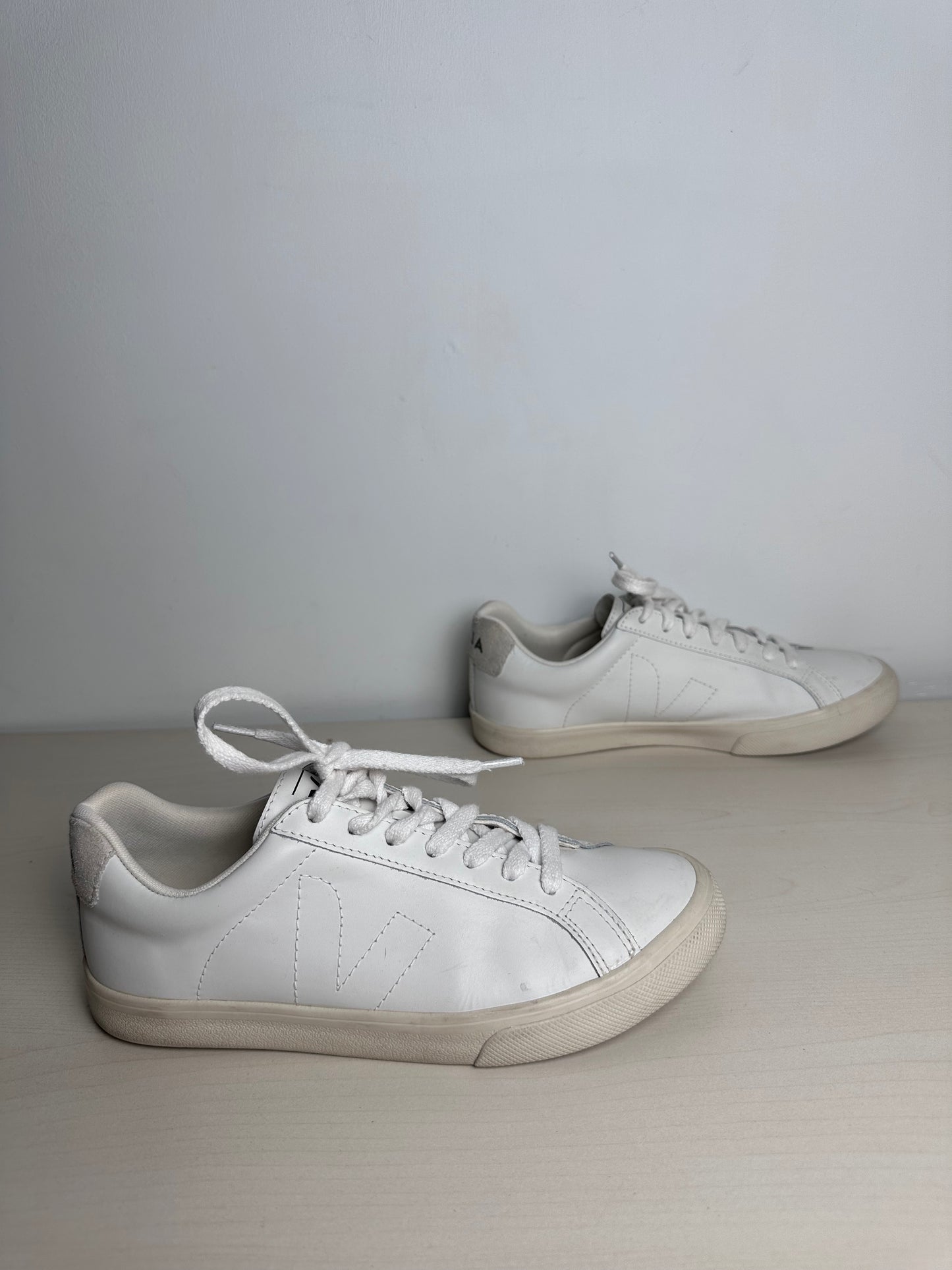 Shoes Sneakers By VEJA In White, Size: 7