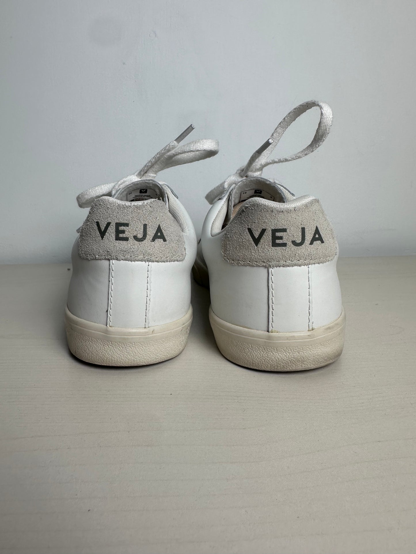 Shoes Sneakers By VEJA In White, Size: 7