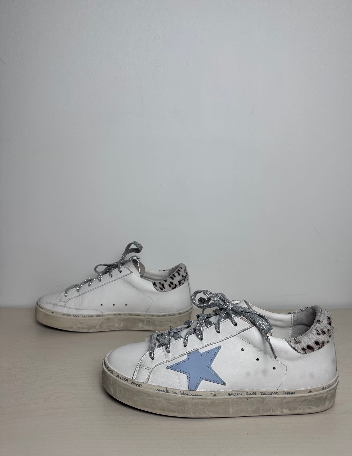 Shoes Sneakers By Golden Goose In White, Size: 8.5